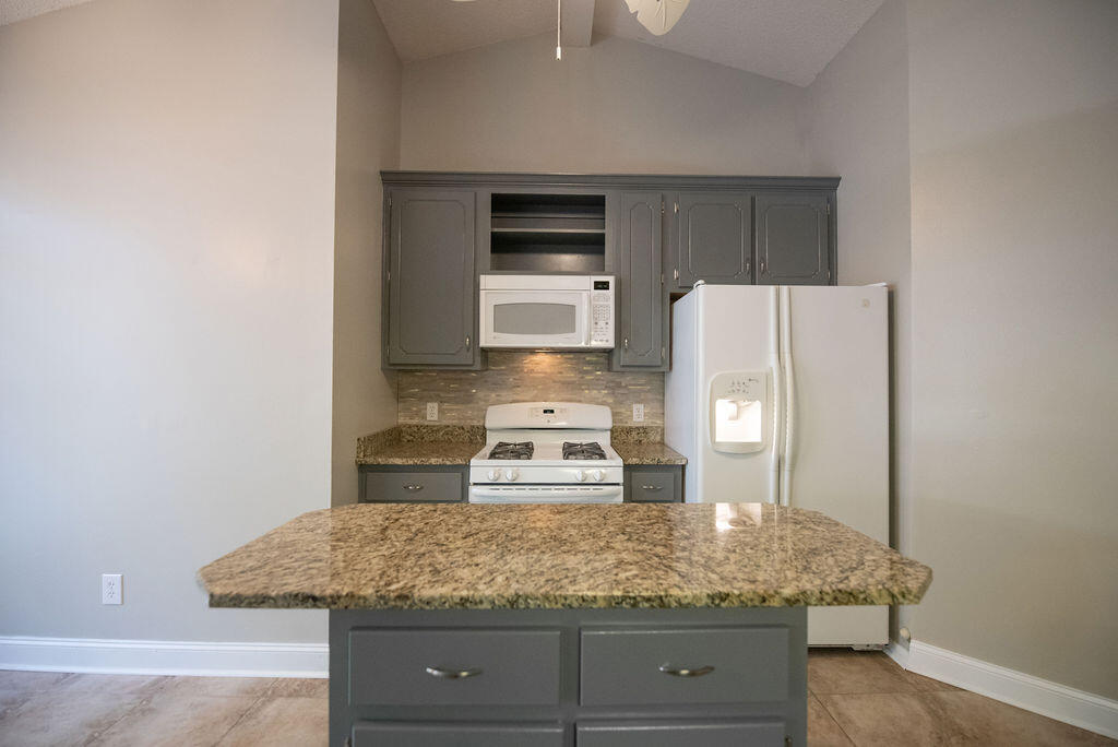 PARKWOOD COURT AT BLUEWATER BAY - Residential