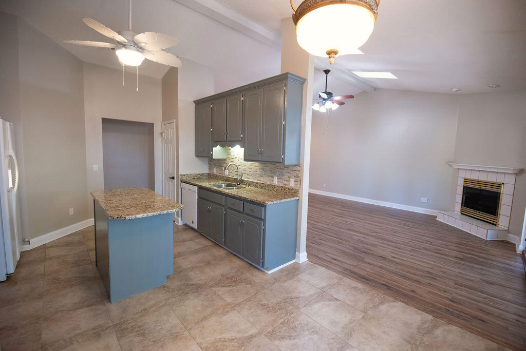 PARKWOOD COURT AT BLUEWATER BAY - Residential