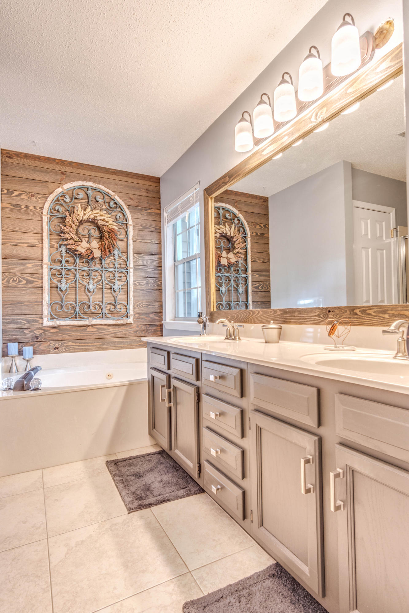 PARKWOOD ESTATES PH 1 BLUEWATER BAY - Residential