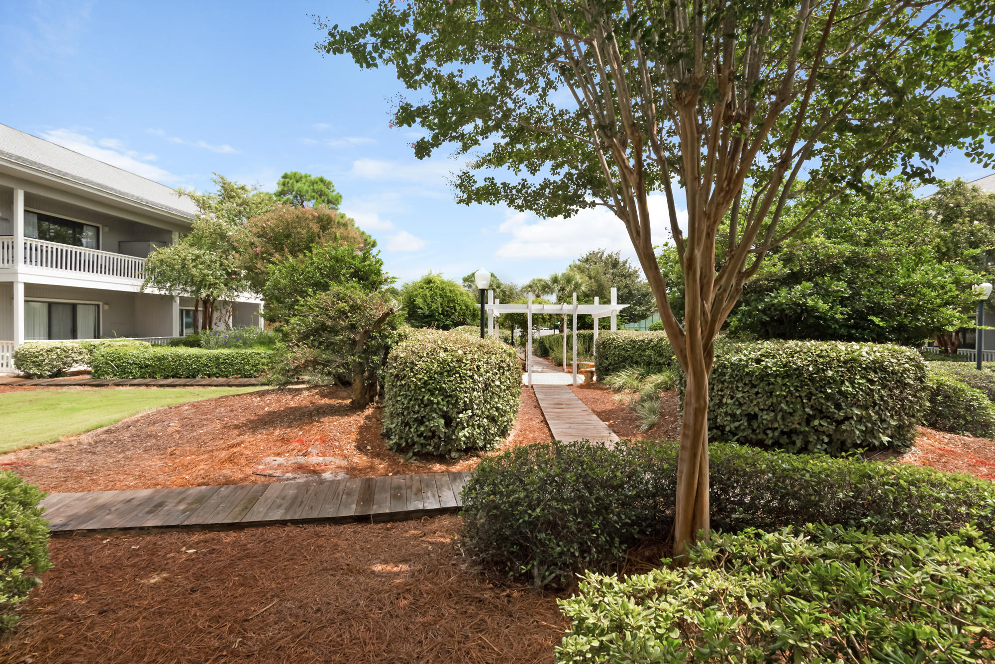 BEACHWOOD VILLAS CONDO - Residential