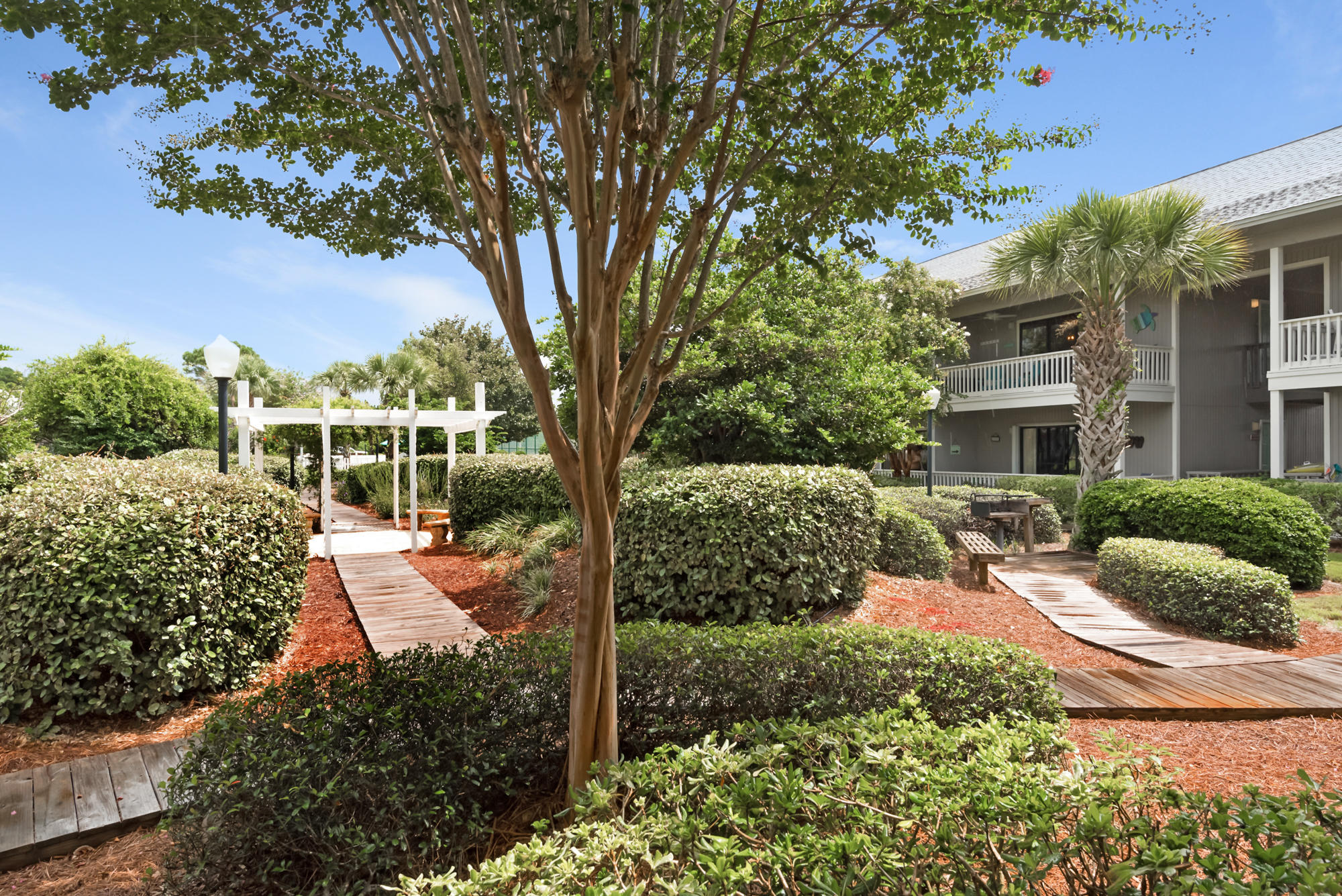 BEACHWOOD VILLAS CONDO - Residential