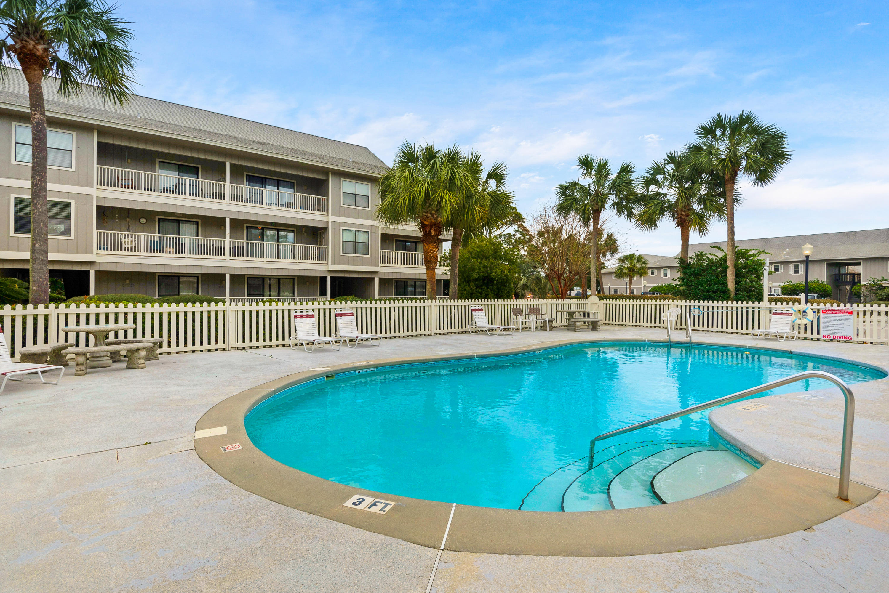 BEACHWOOD VILLAS CONDO - Residential