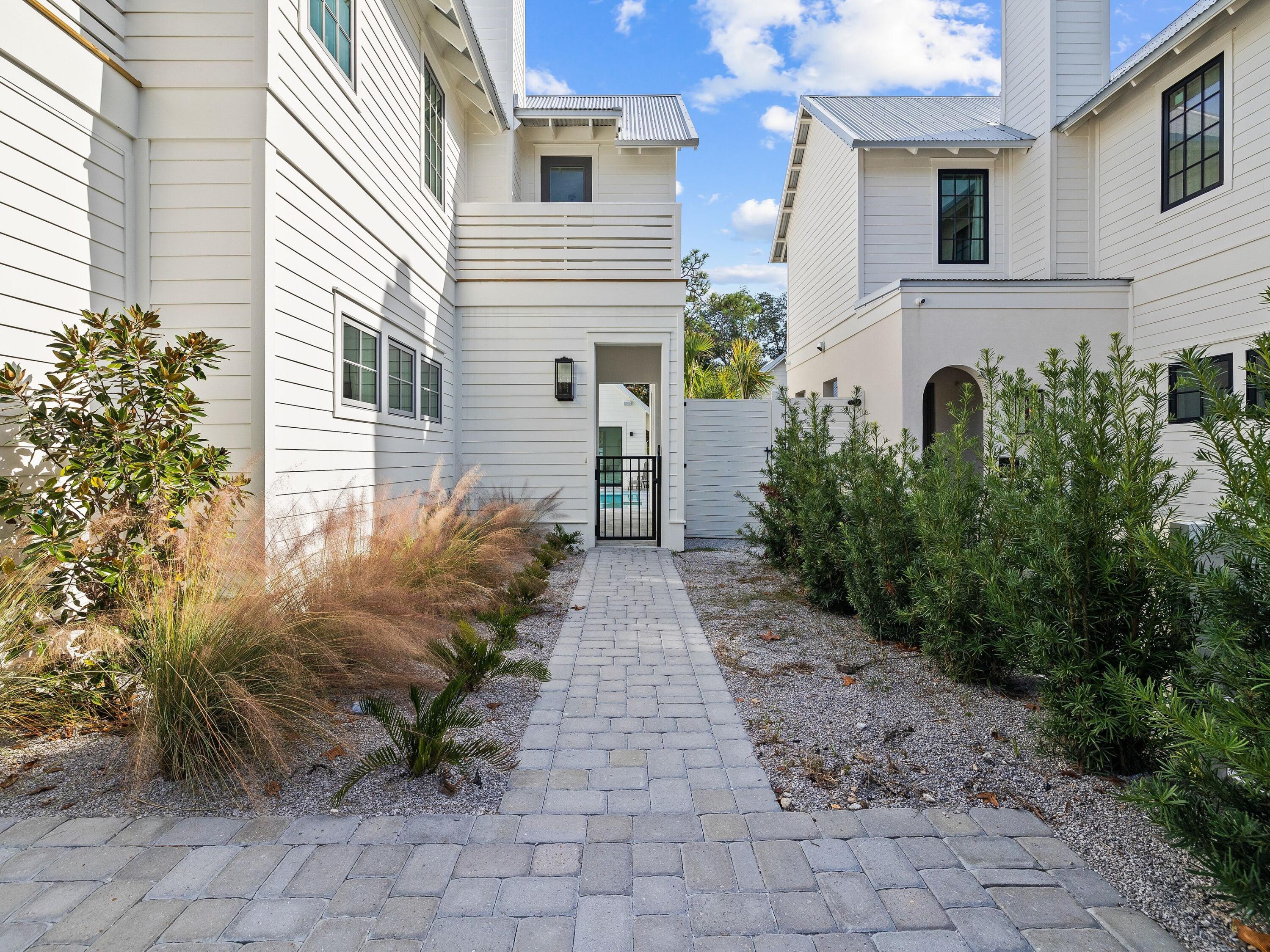 GULF SHORE MANOR - Residential