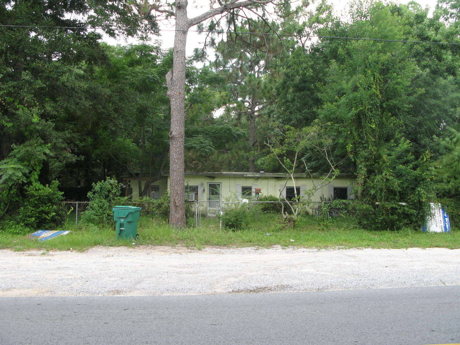Nice level lot across from YMCA and walking distance to Hospital and White Wilson Clinic, and Courthouse and County offices within a few blocks.