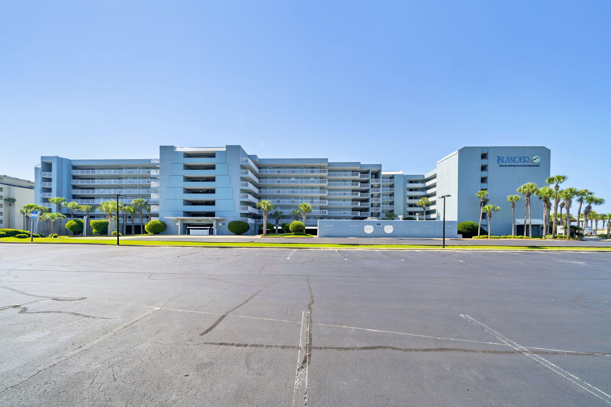 ISLANDER BEACH RESORT PH II UNIT 7011 - Residential