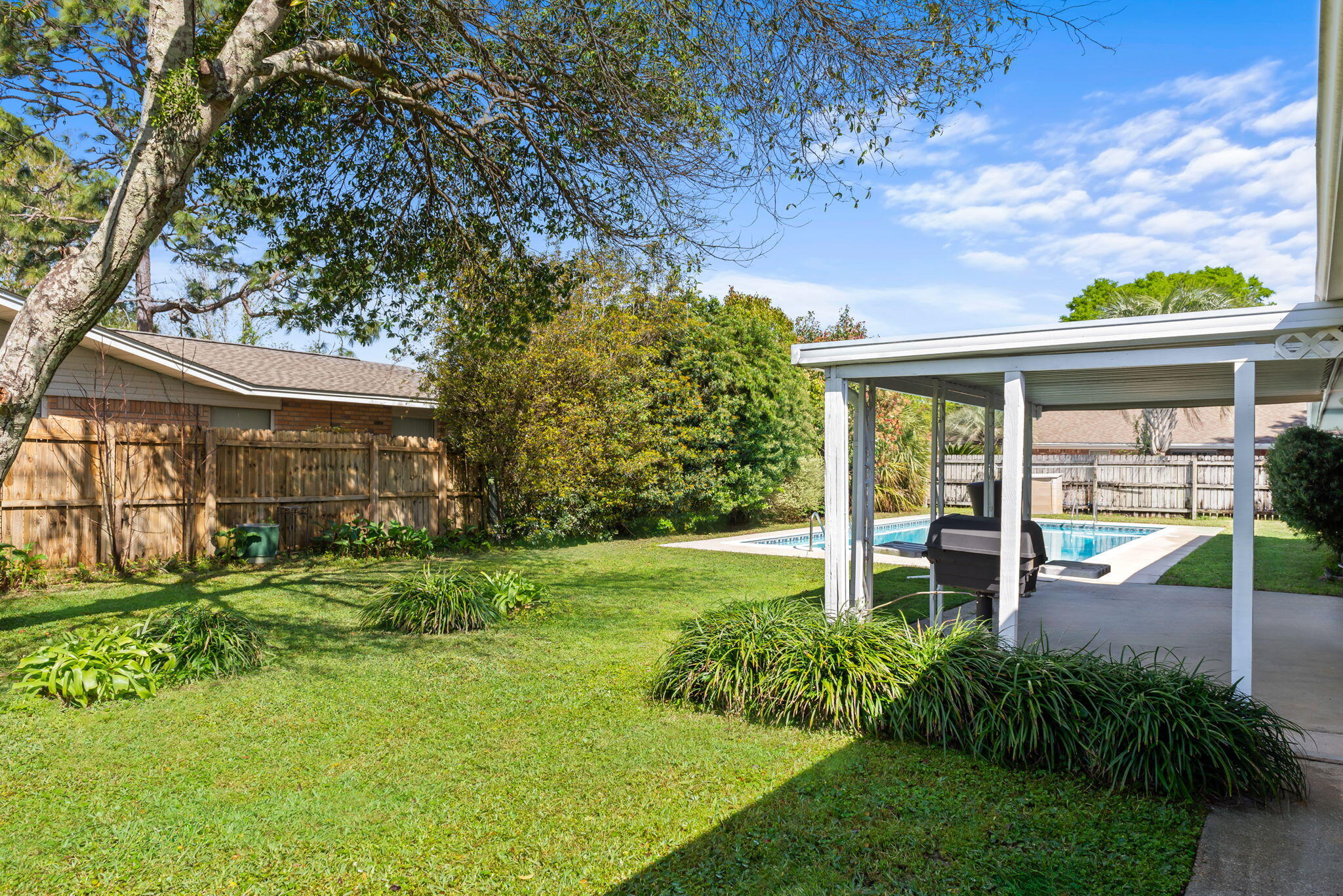 COUNTRY CLUB ESTATES 1ST ADDN - Residential