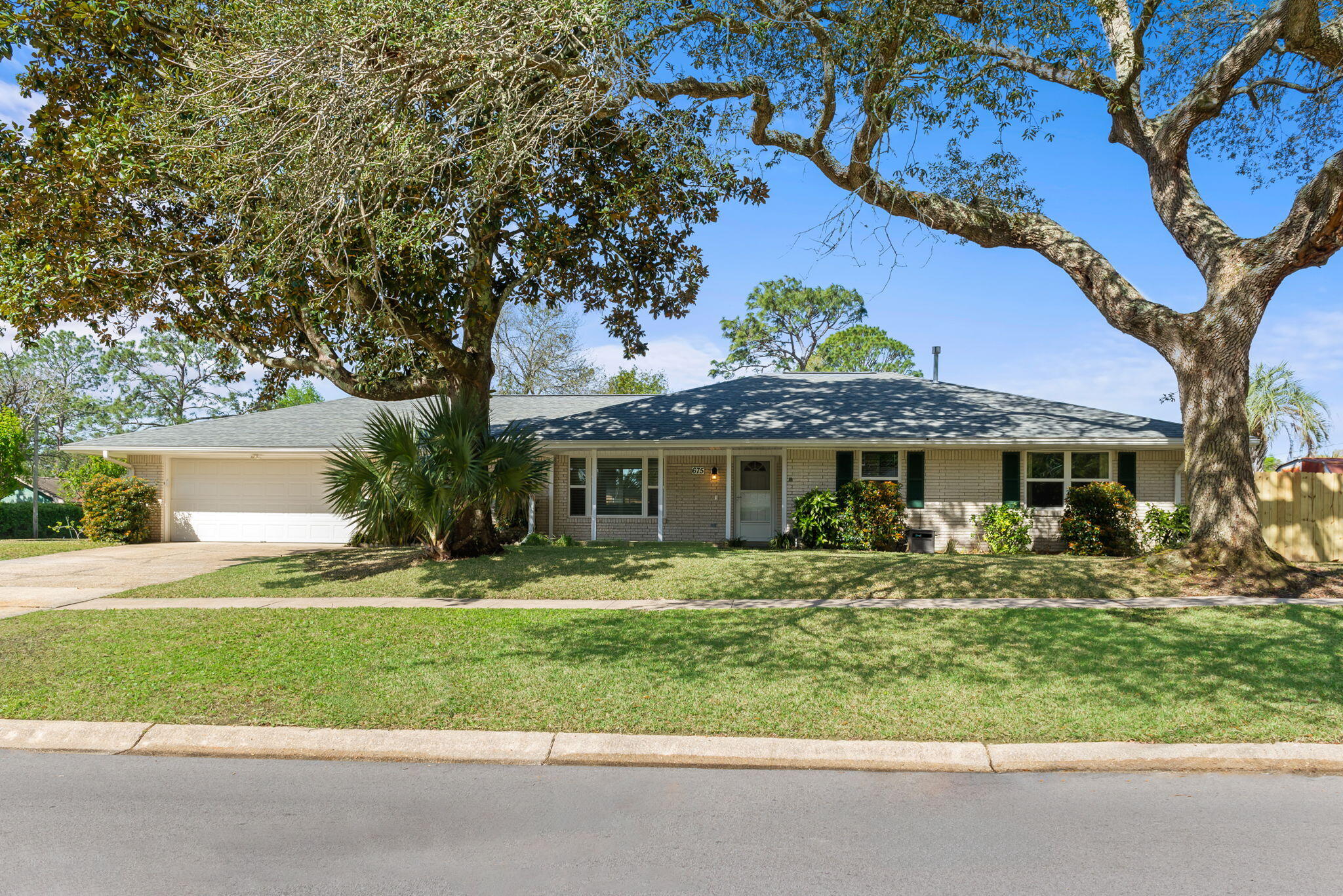 COUNTRY CLUB ESTATES 1ST ADDN - Residential