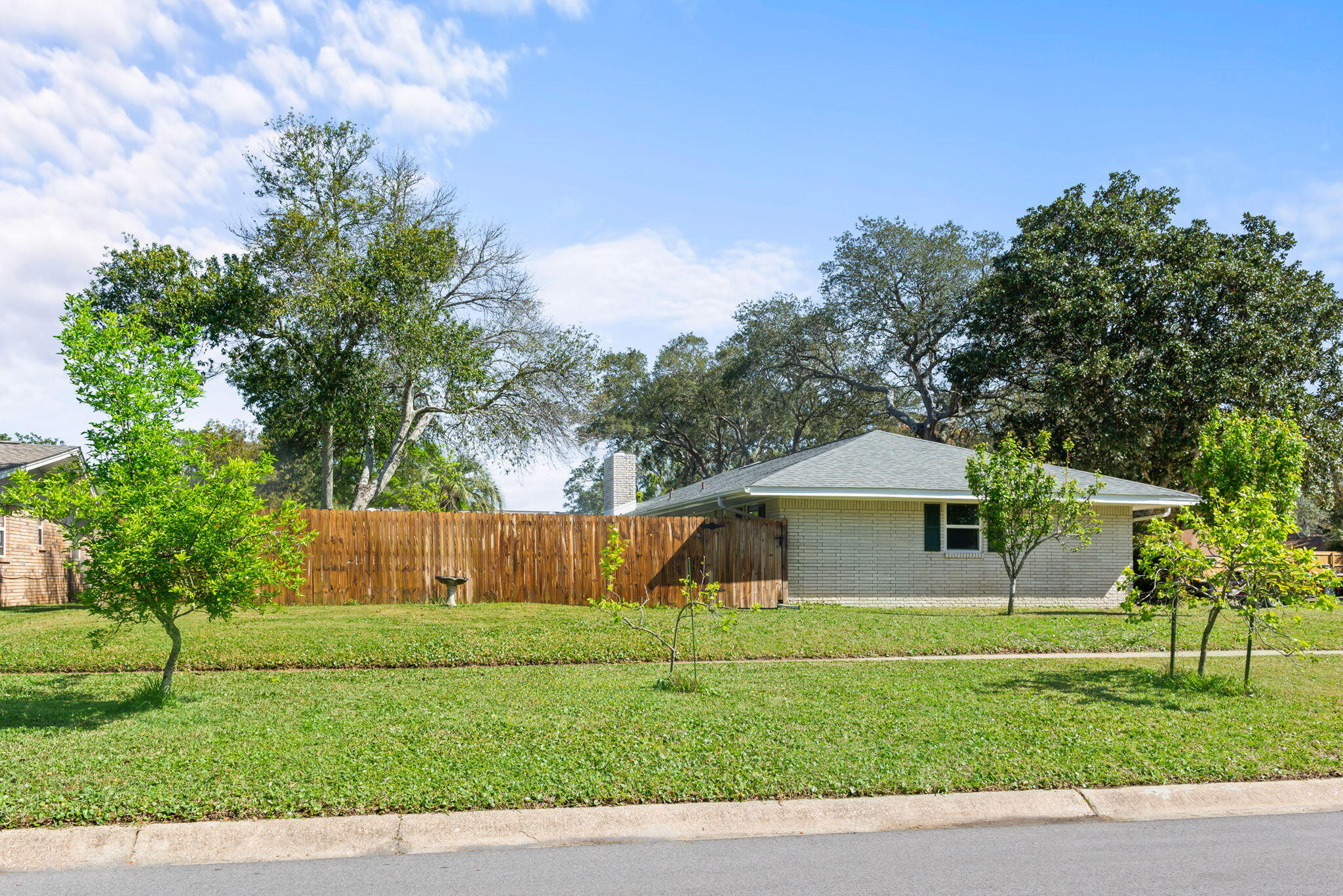 COUNTRY CLUB ESTATES 1ST ADDN - Residential