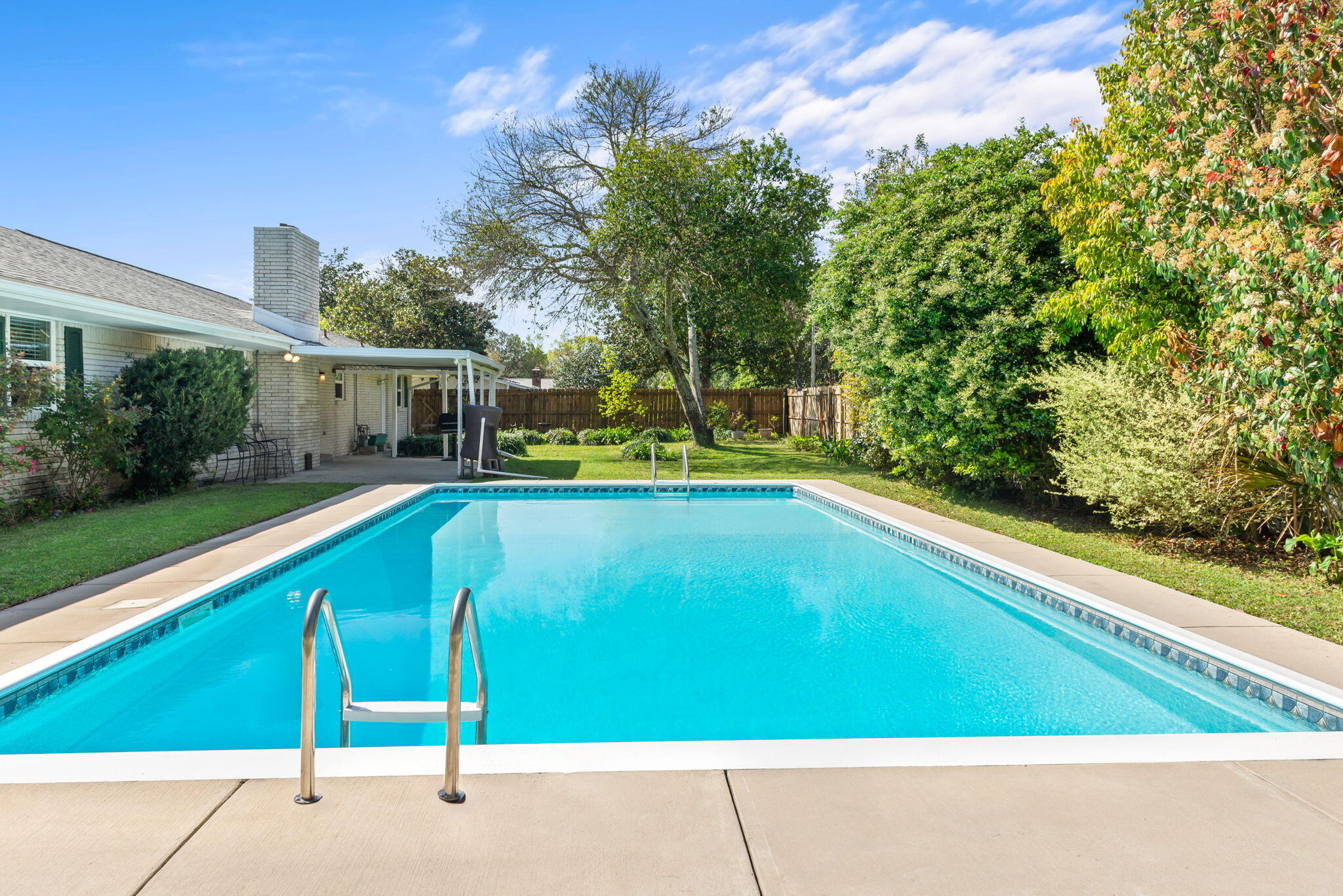 COUNTRY CLUB ESTATES 1ST ADDN - Residential