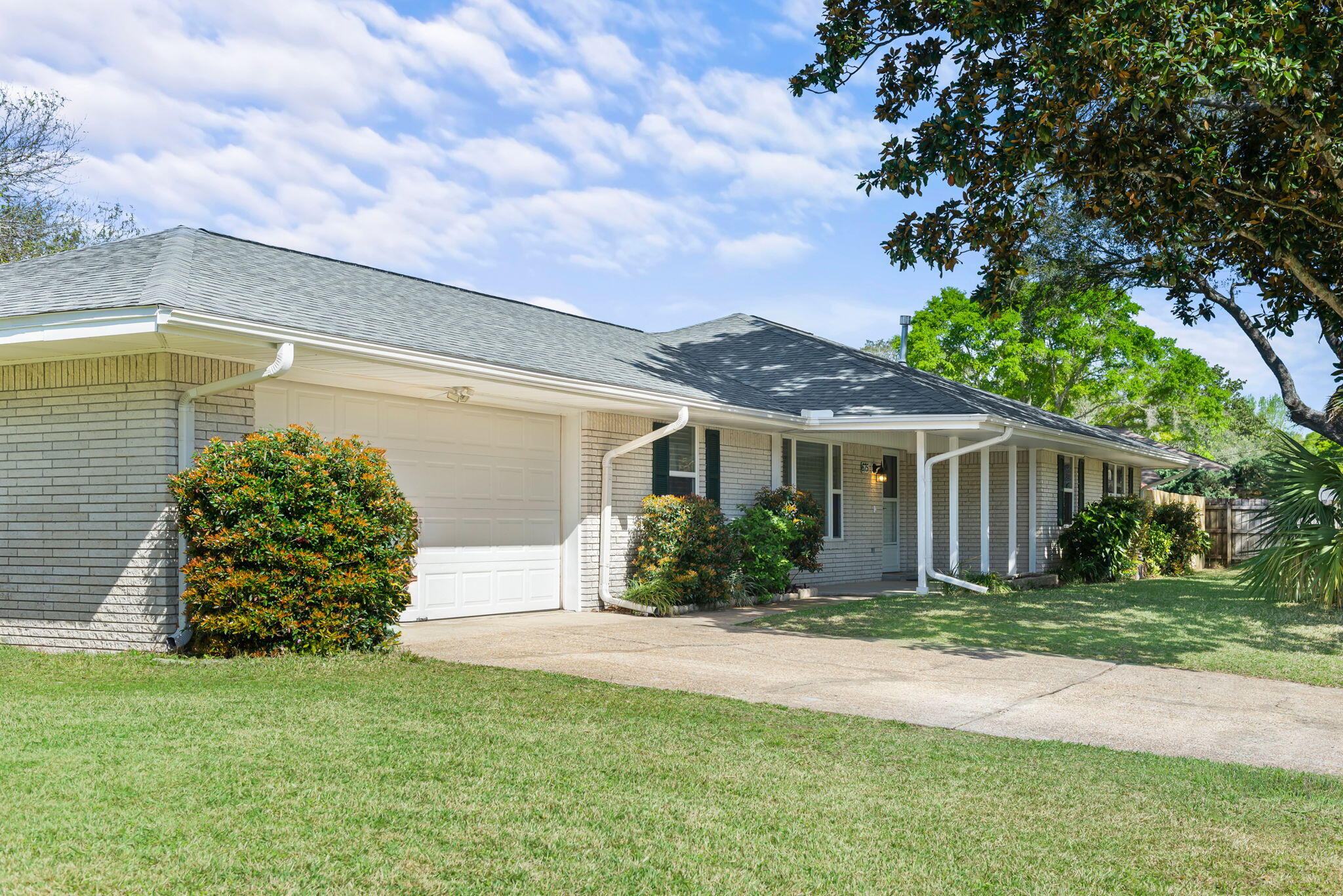 COUNTRY CLUB ESTATES 1ST ADDN - Residential