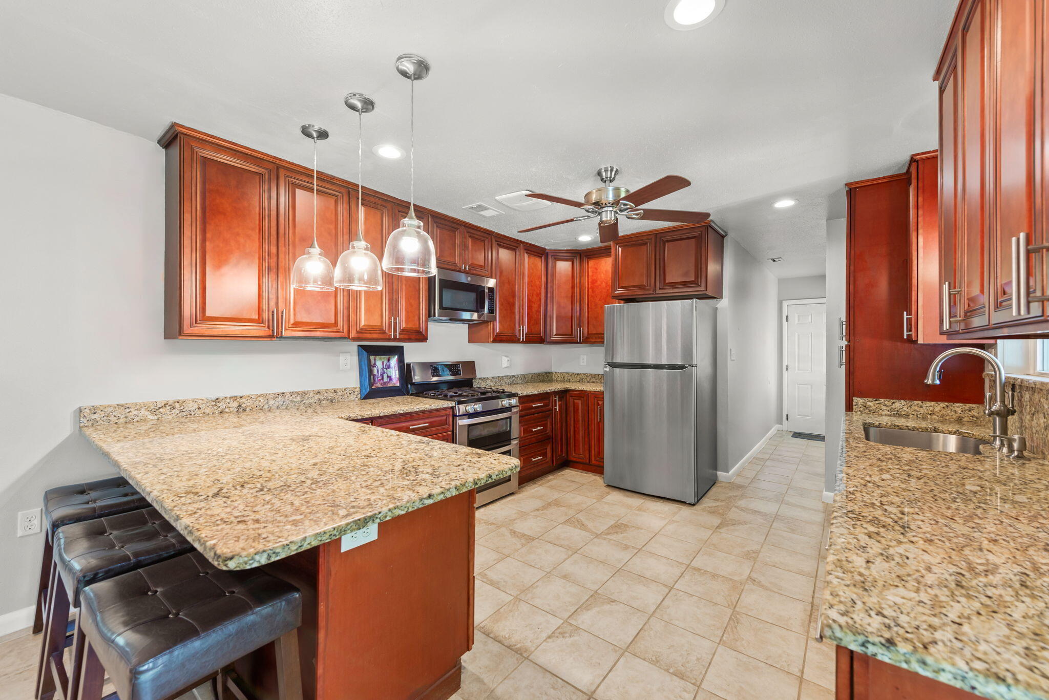 COUNTRY CLUB ESTATES 1ST ADDN - Residential