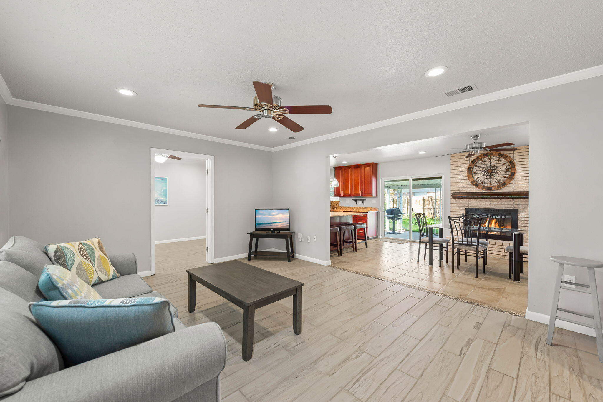 COUNTRY CLUB ESTATES 1ST ADDN - Residential