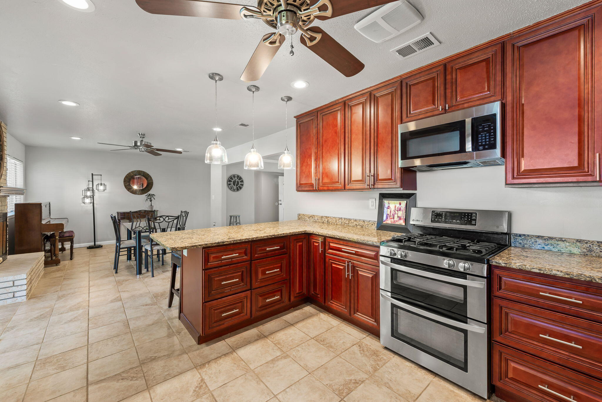 COUNTRY CLUB ESTATES 1ST ADDN - Residential