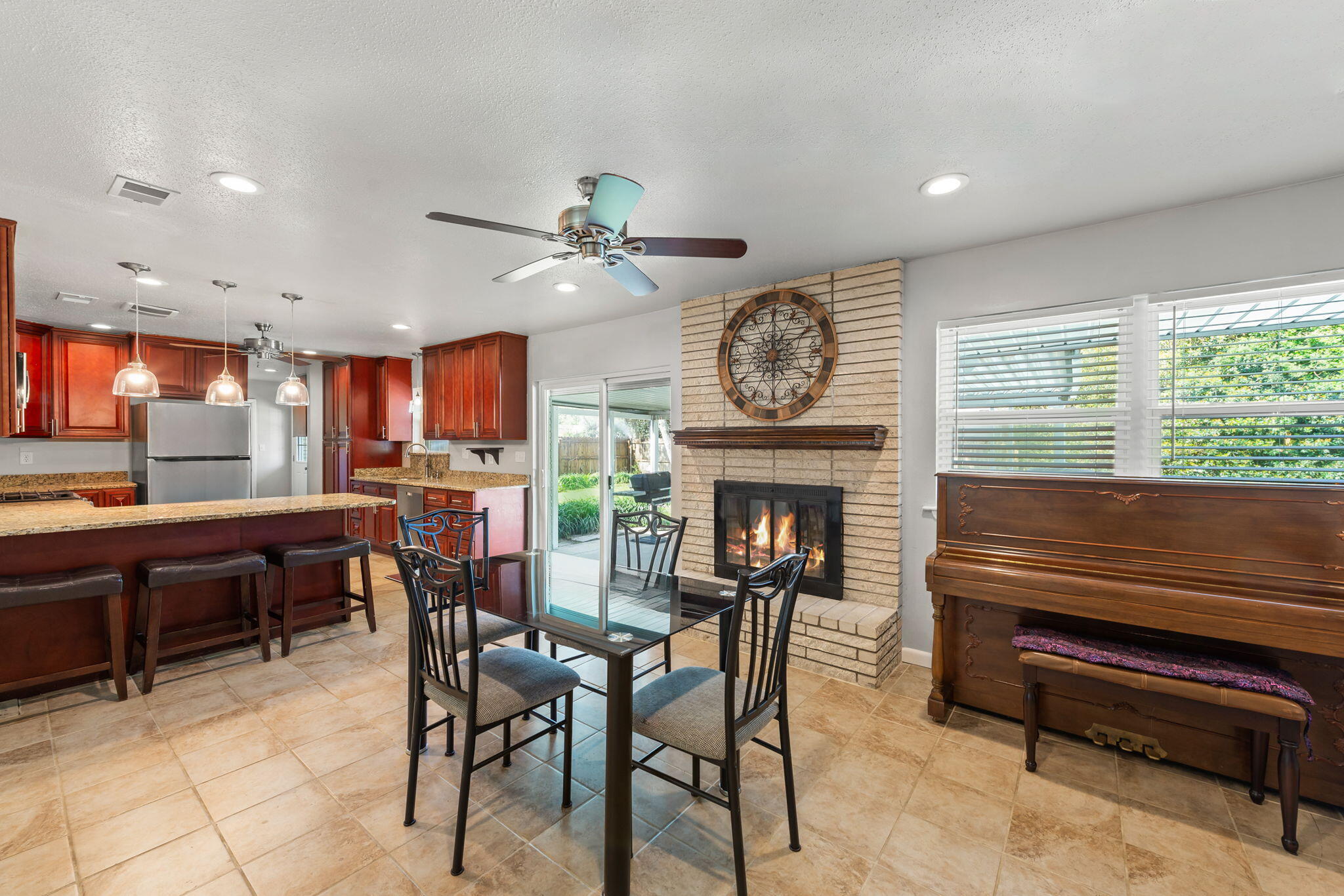 COUNTRY CLUB ESTATES 1ST ADDN - Residential