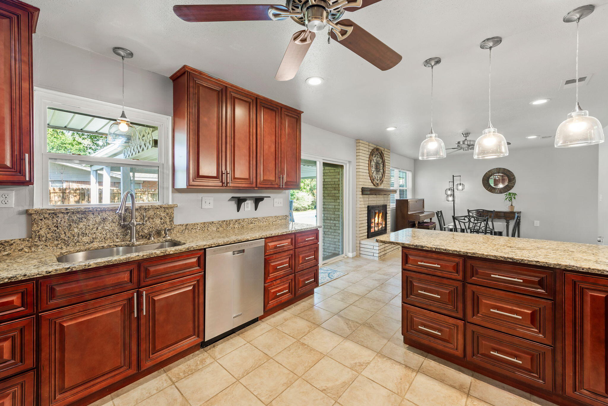 COUNTRY CLUB ESTATES 1ST ADDN - Residential