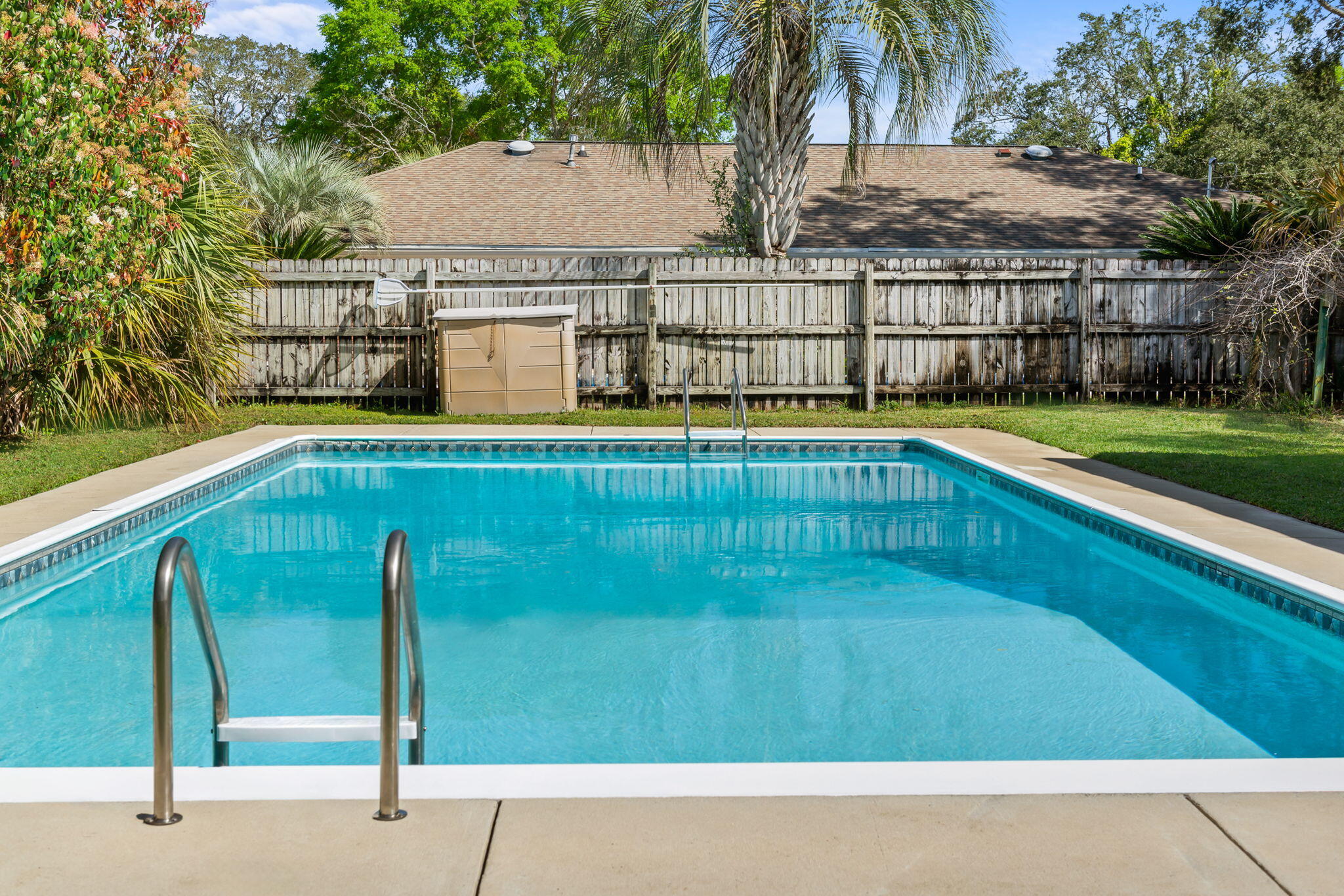 COUNTRY CLUB ESTATES 1ST ADDN - Residential