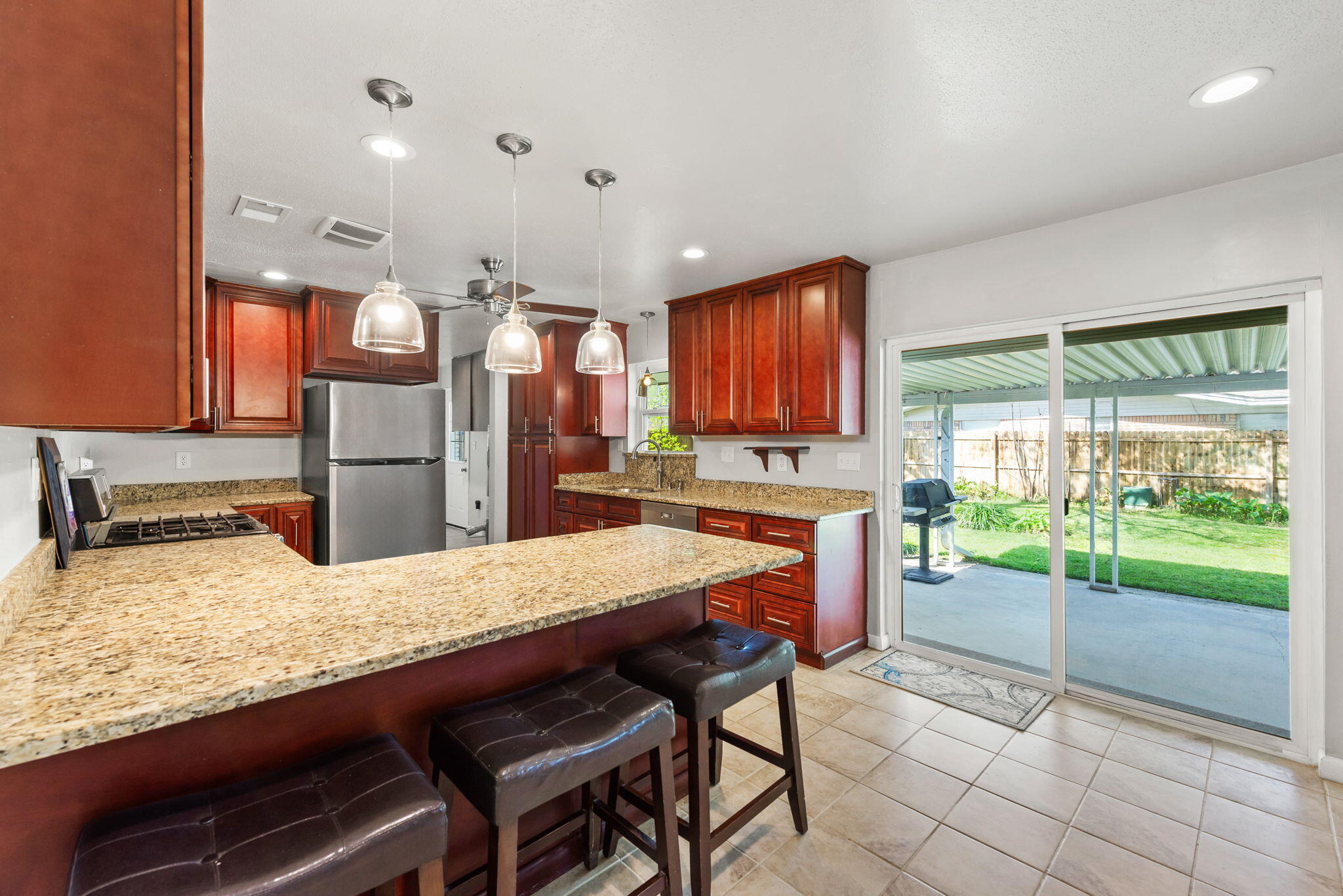 COUNTRY CLUB ESTATES 1ST ADDN - Residential