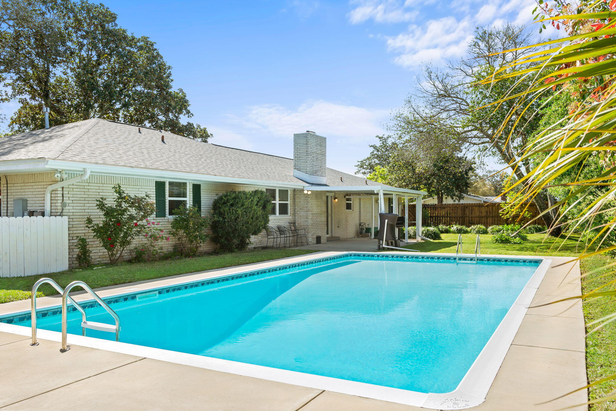 COUNTRY CLUB ESTATES 1ST ADDN - Residential