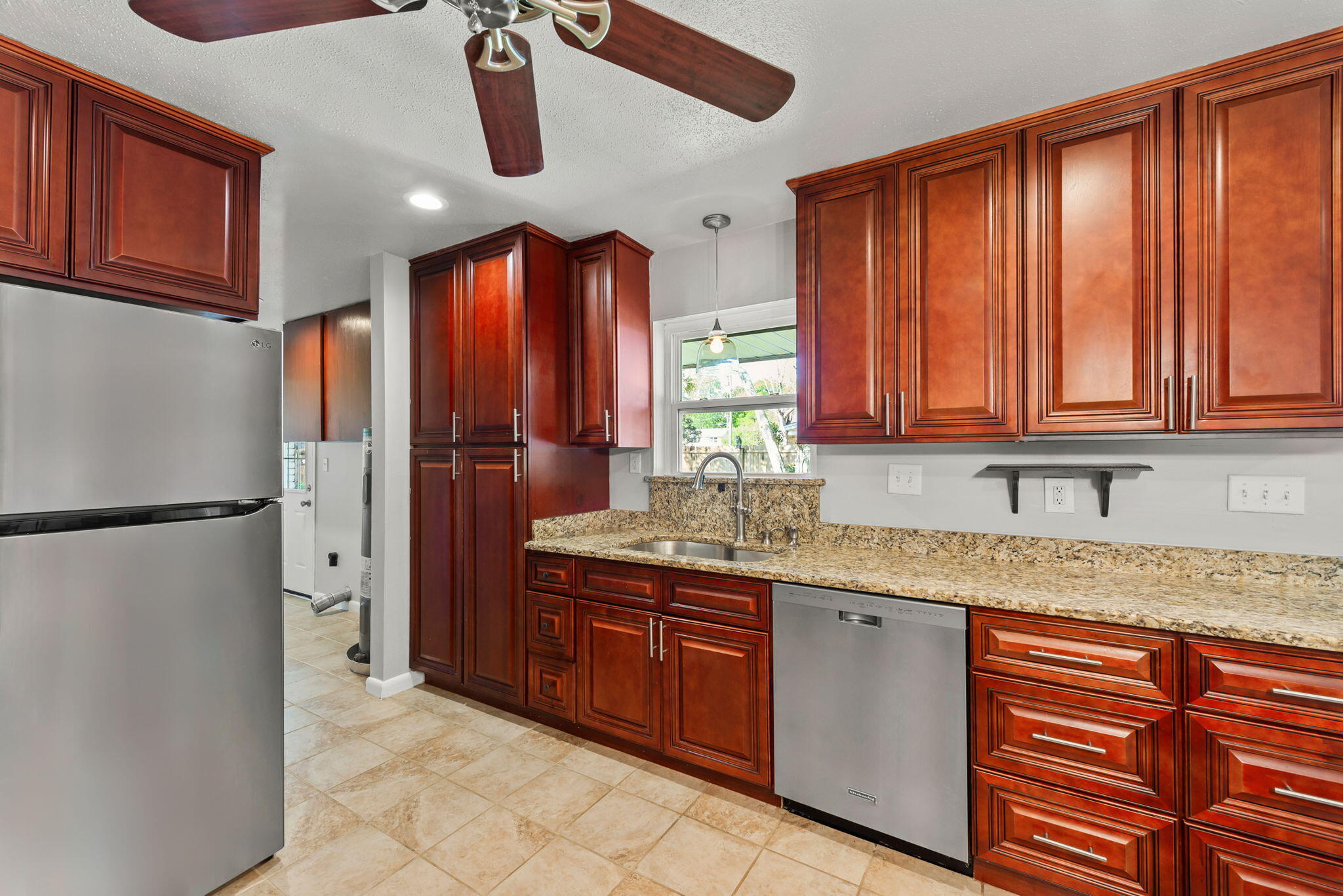 COUNTRY CLUB ESTATES 1ST ADDN - Residential