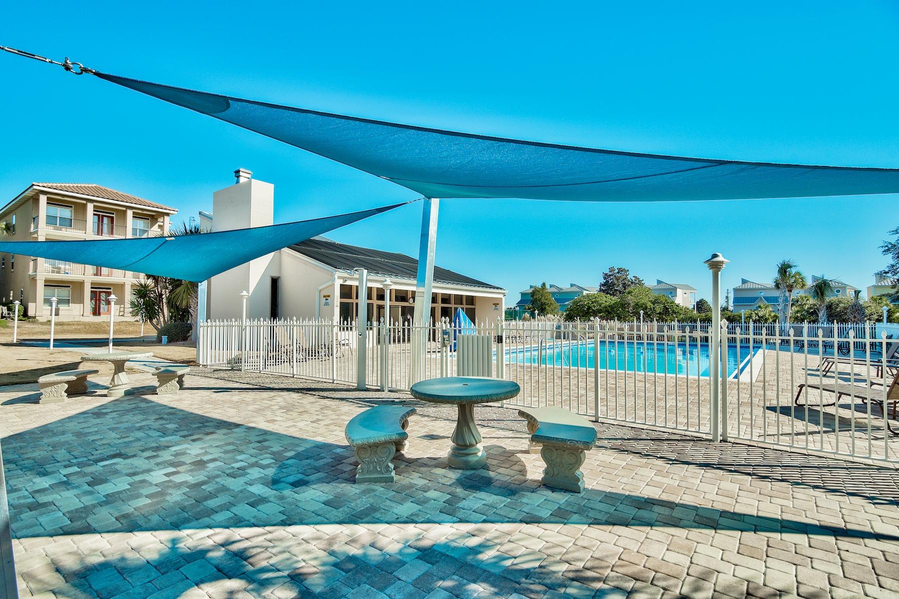 TERRA COTTA TERRACE - Land