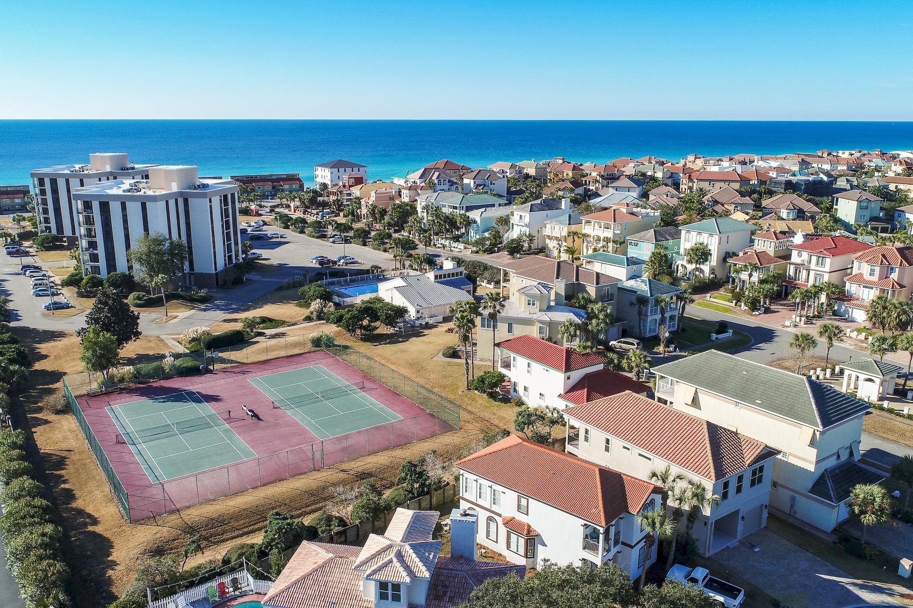 TERRA COTTA TERRACE - Land