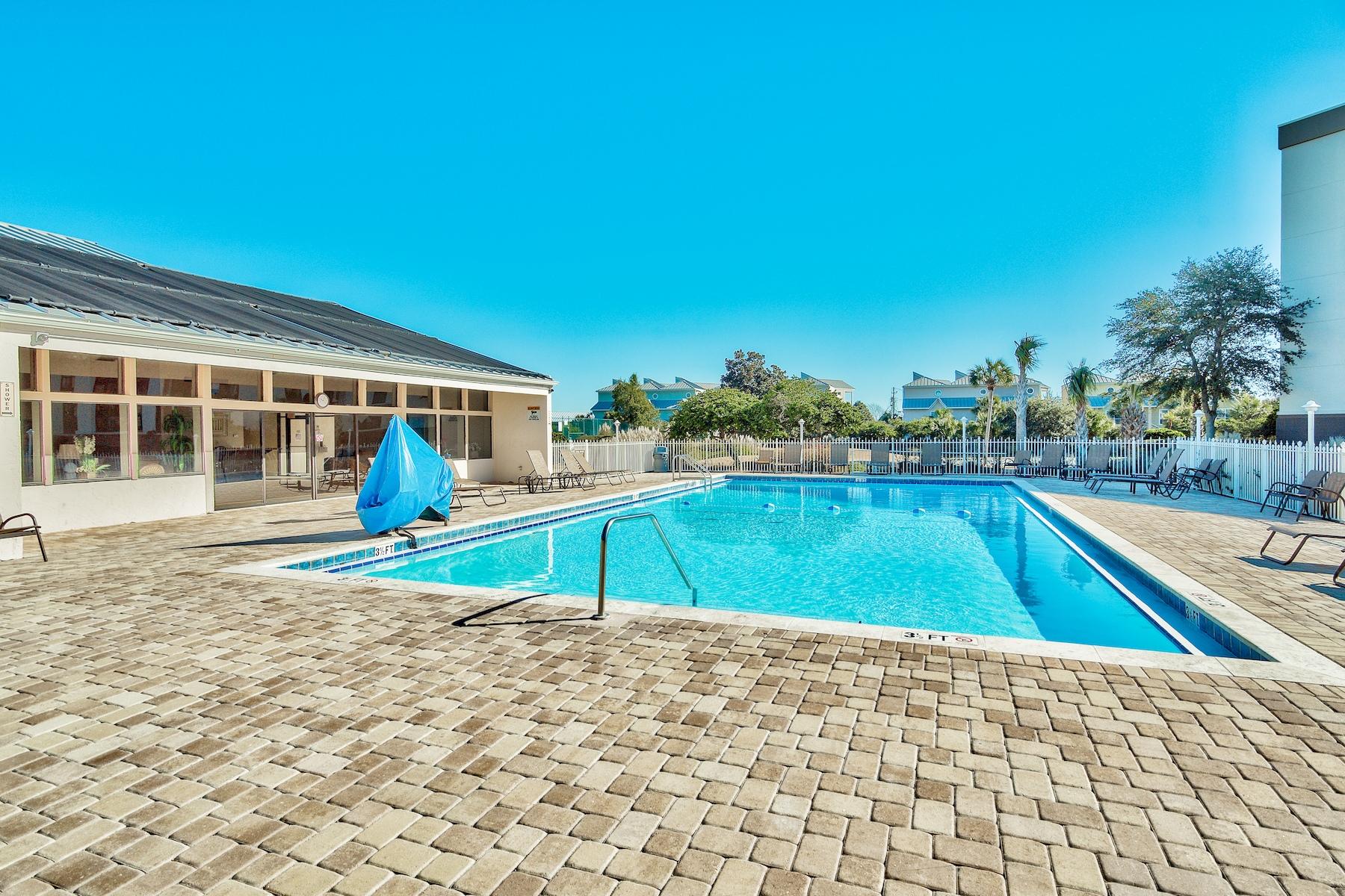 TERRA COTTA TERRACE - Land