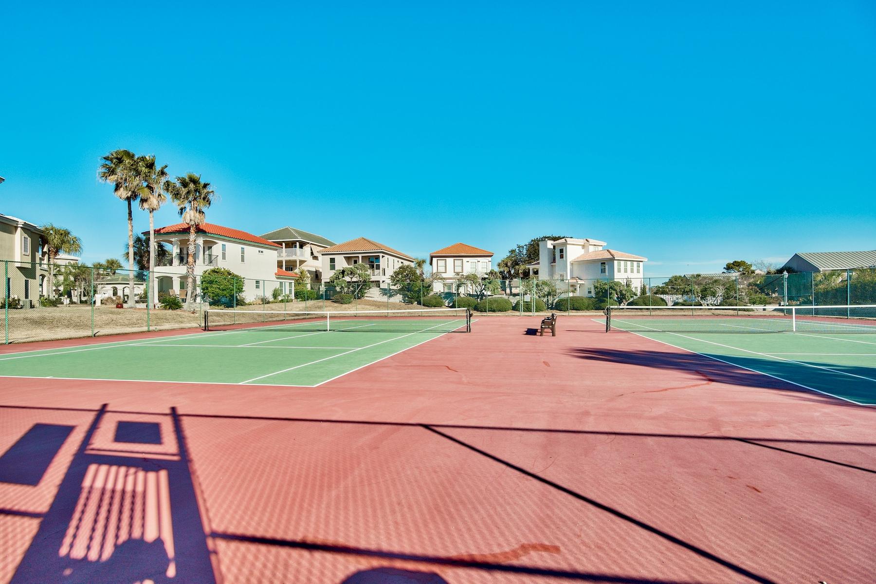 TERRA COTTA TERRACE - Land