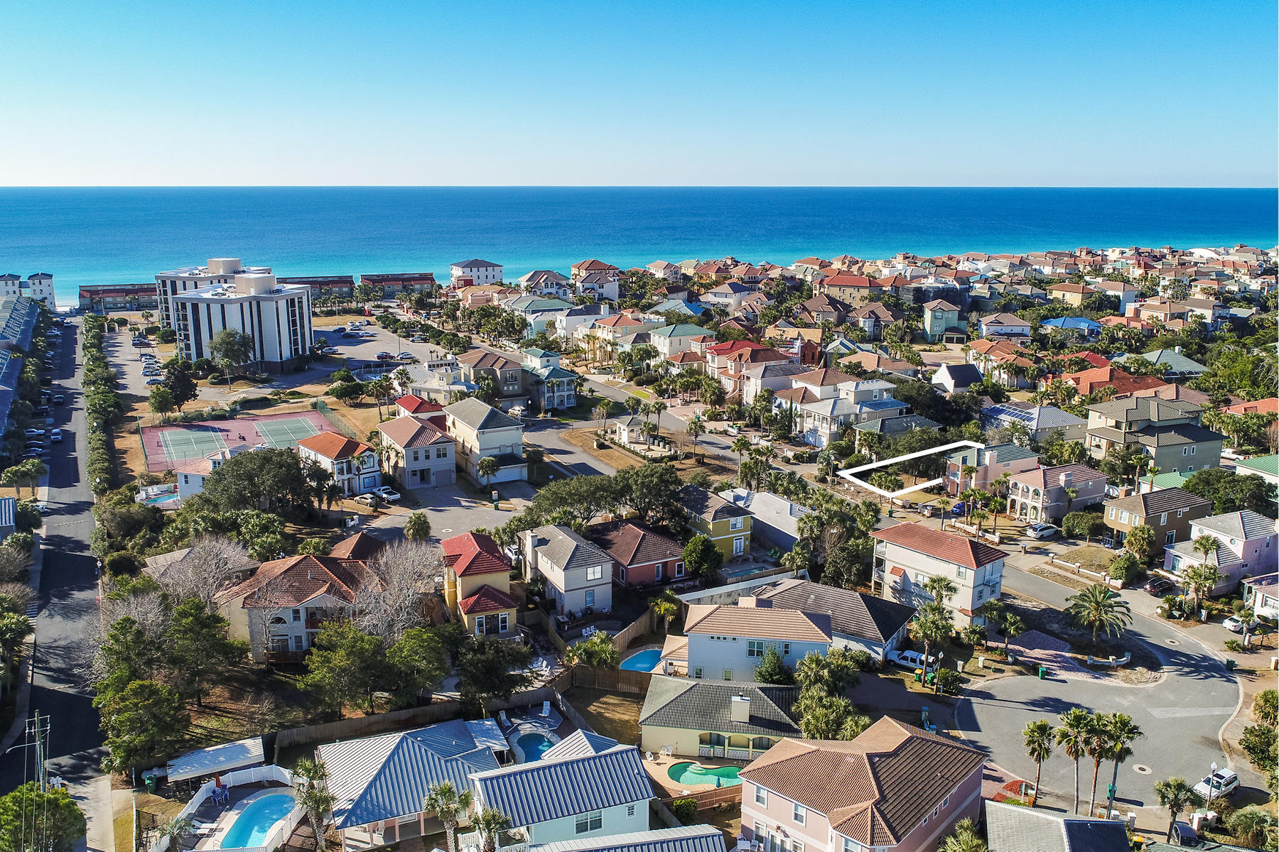 TERRA COTTA TERRACE - Land