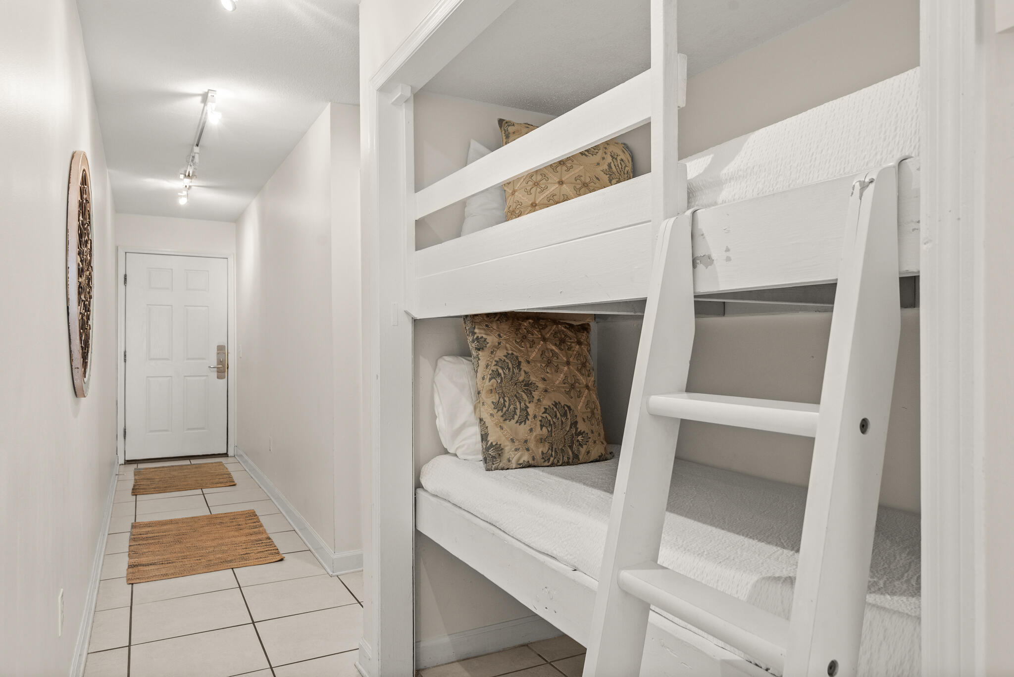 MISTRAL CONDO - Residential