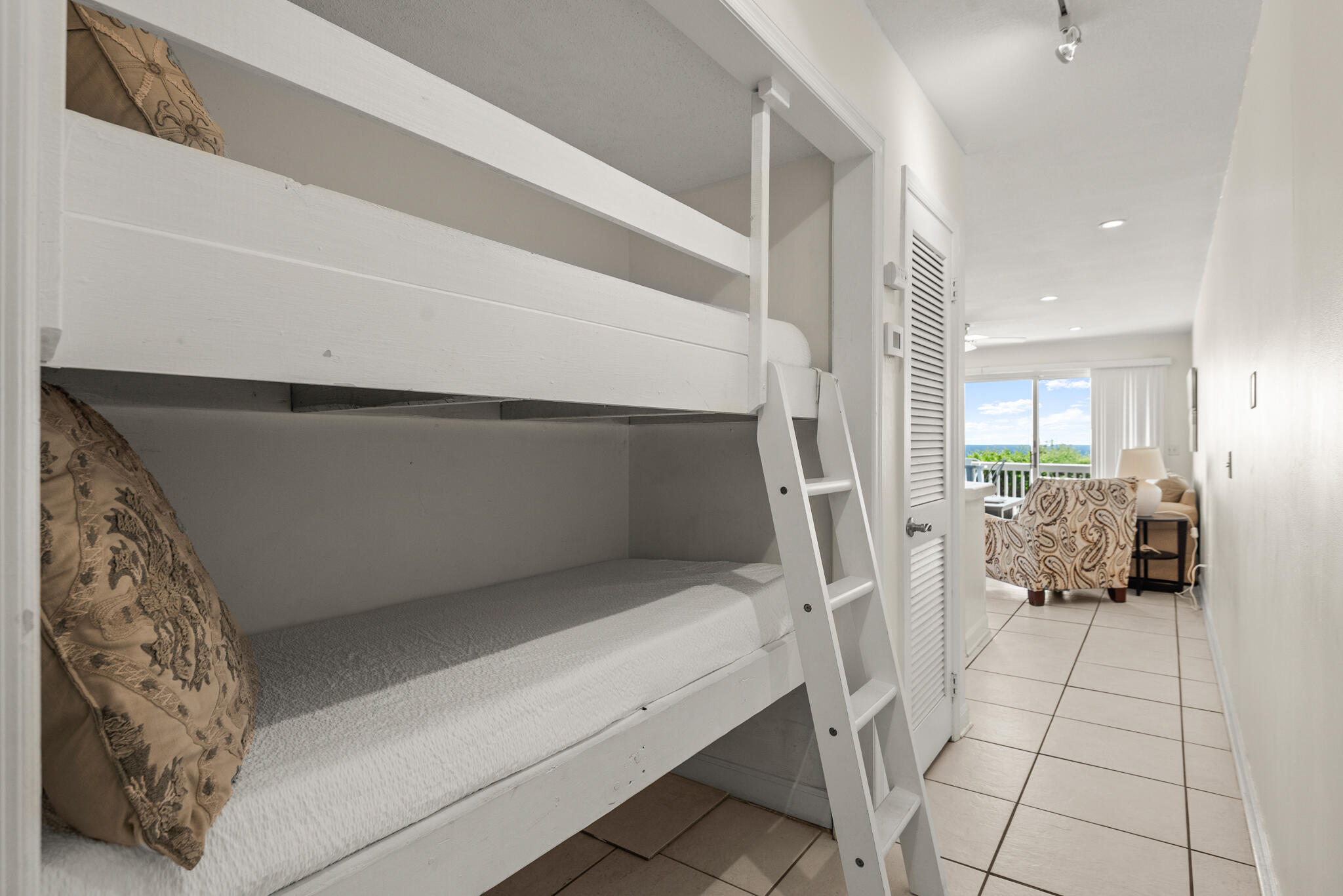 MISTRAL CONDO - Residential