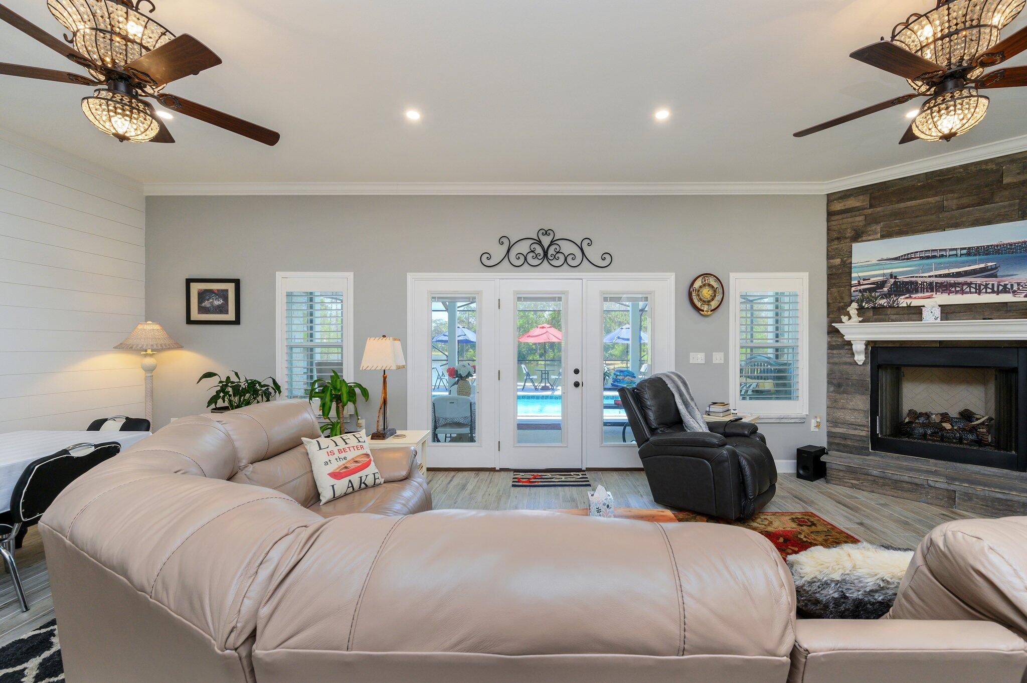 MIRROR LAKE - Residential