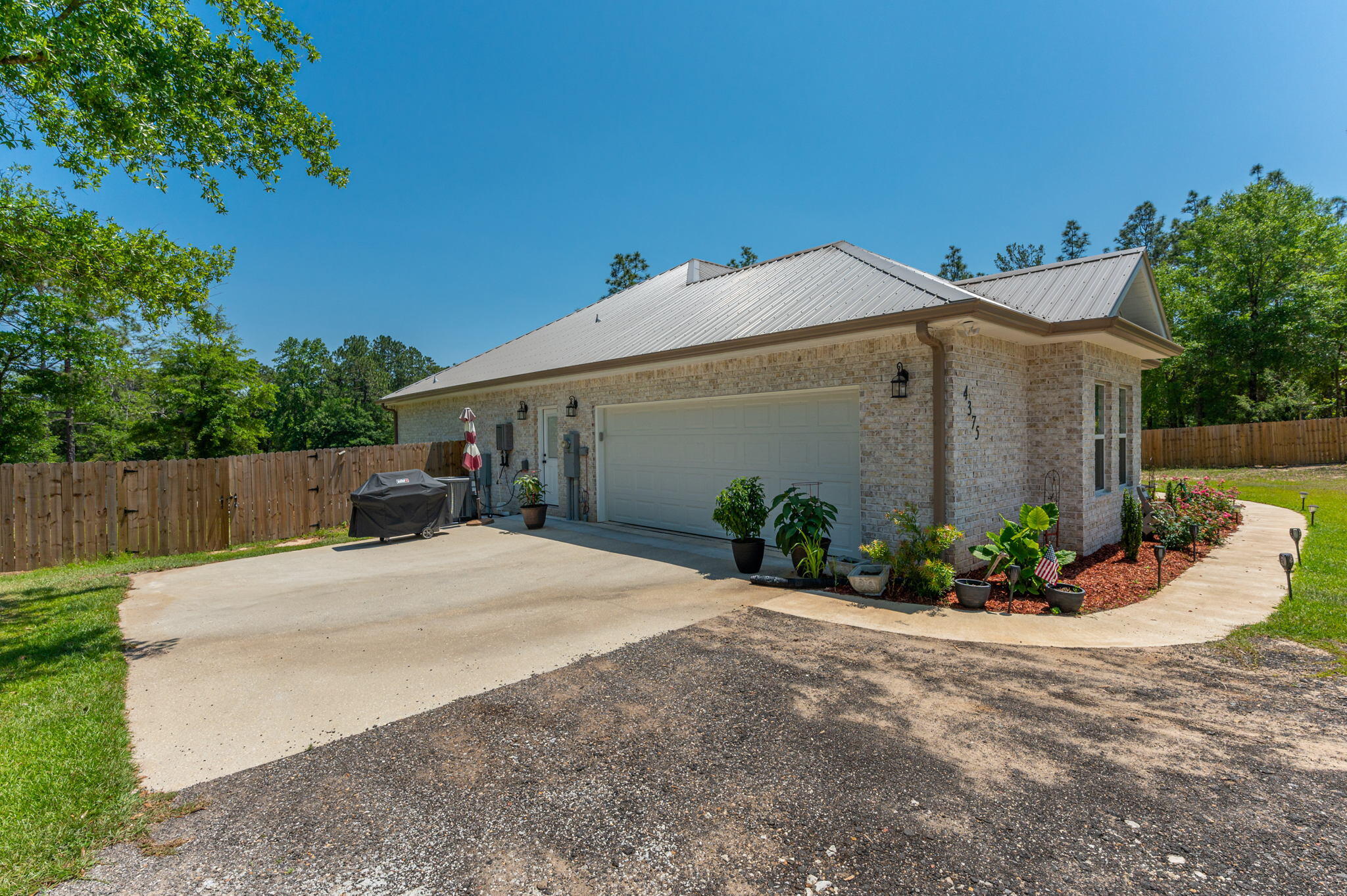 MIRROR LAKE - Residential