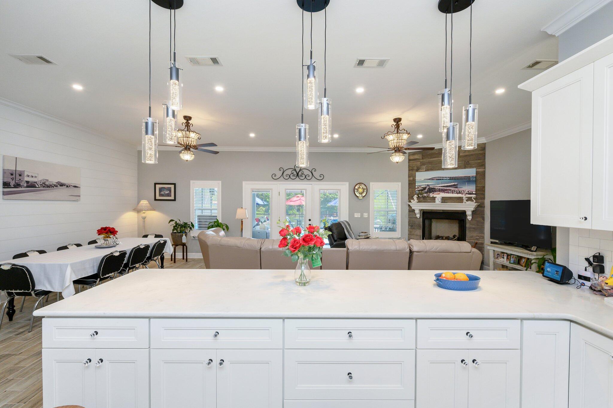 MIRROR LAKE - Residential