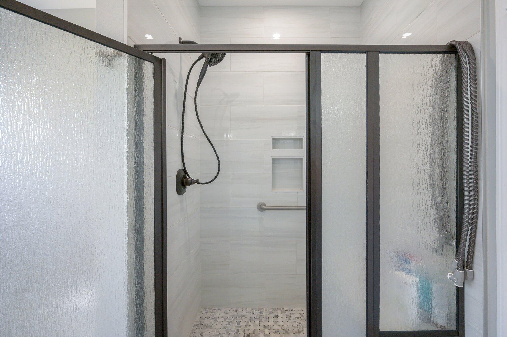 MIRROR LAKE - Residential