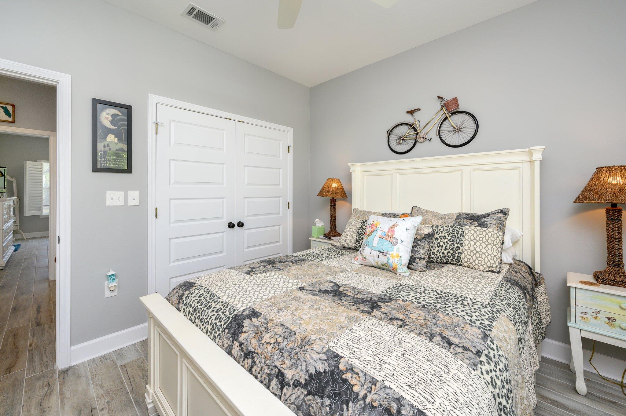 MIRROR LAKE - Residential