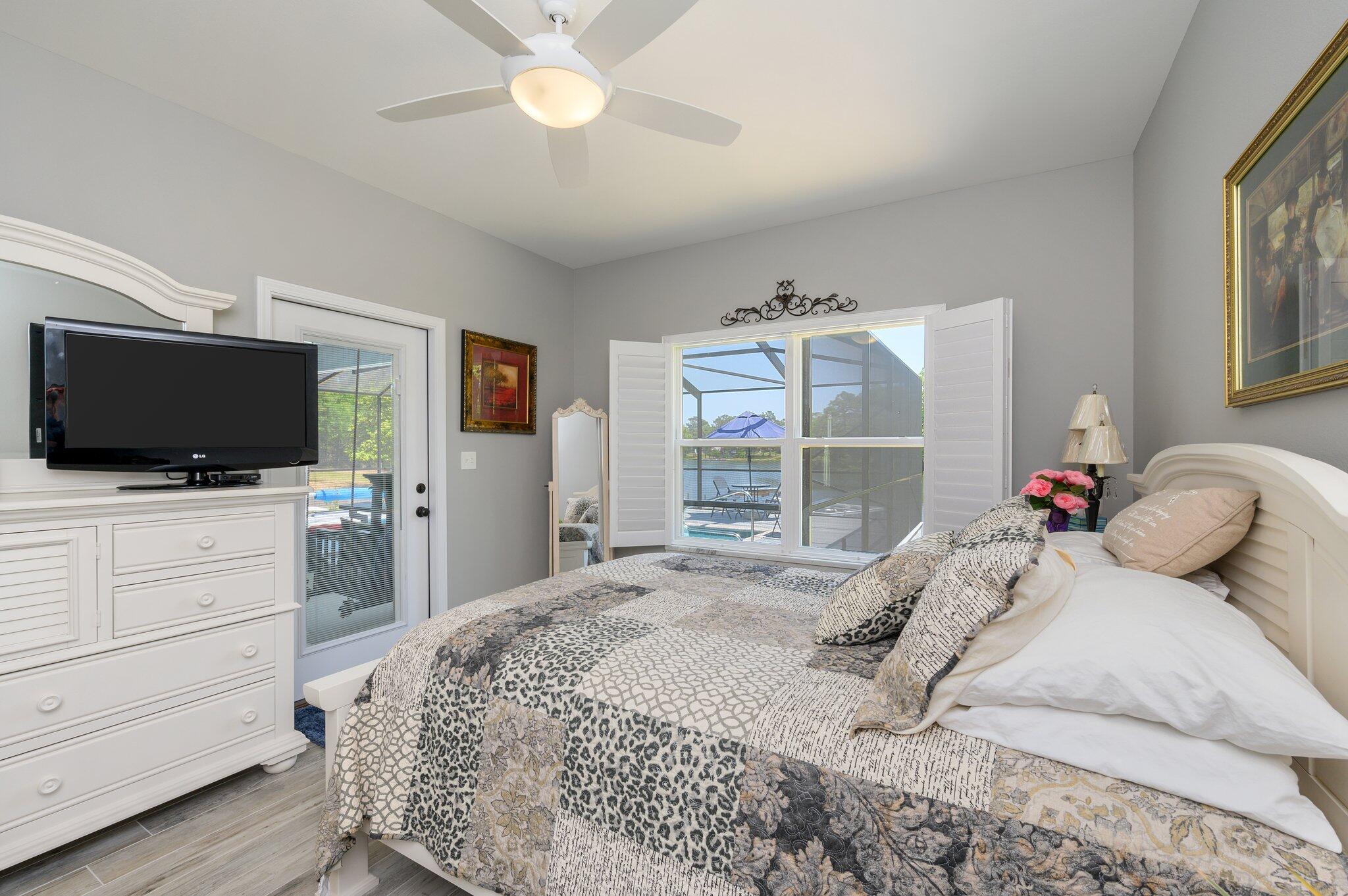 MIRROR LAKE - Residential