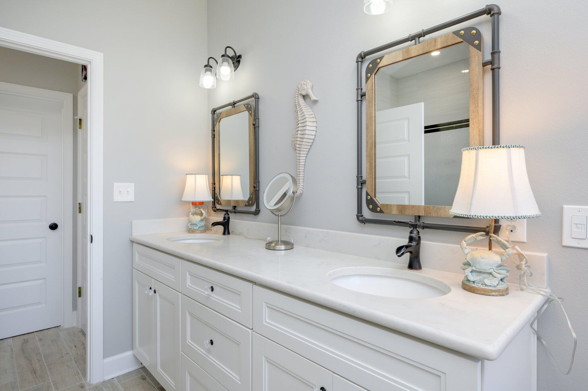 MIRROR LAKE - Residential