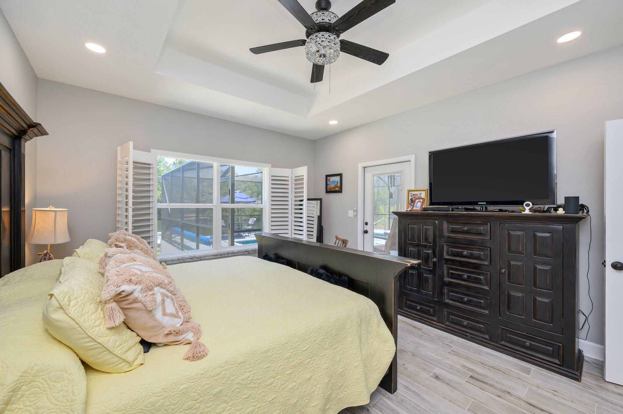 MIRROR LAKE - Residential