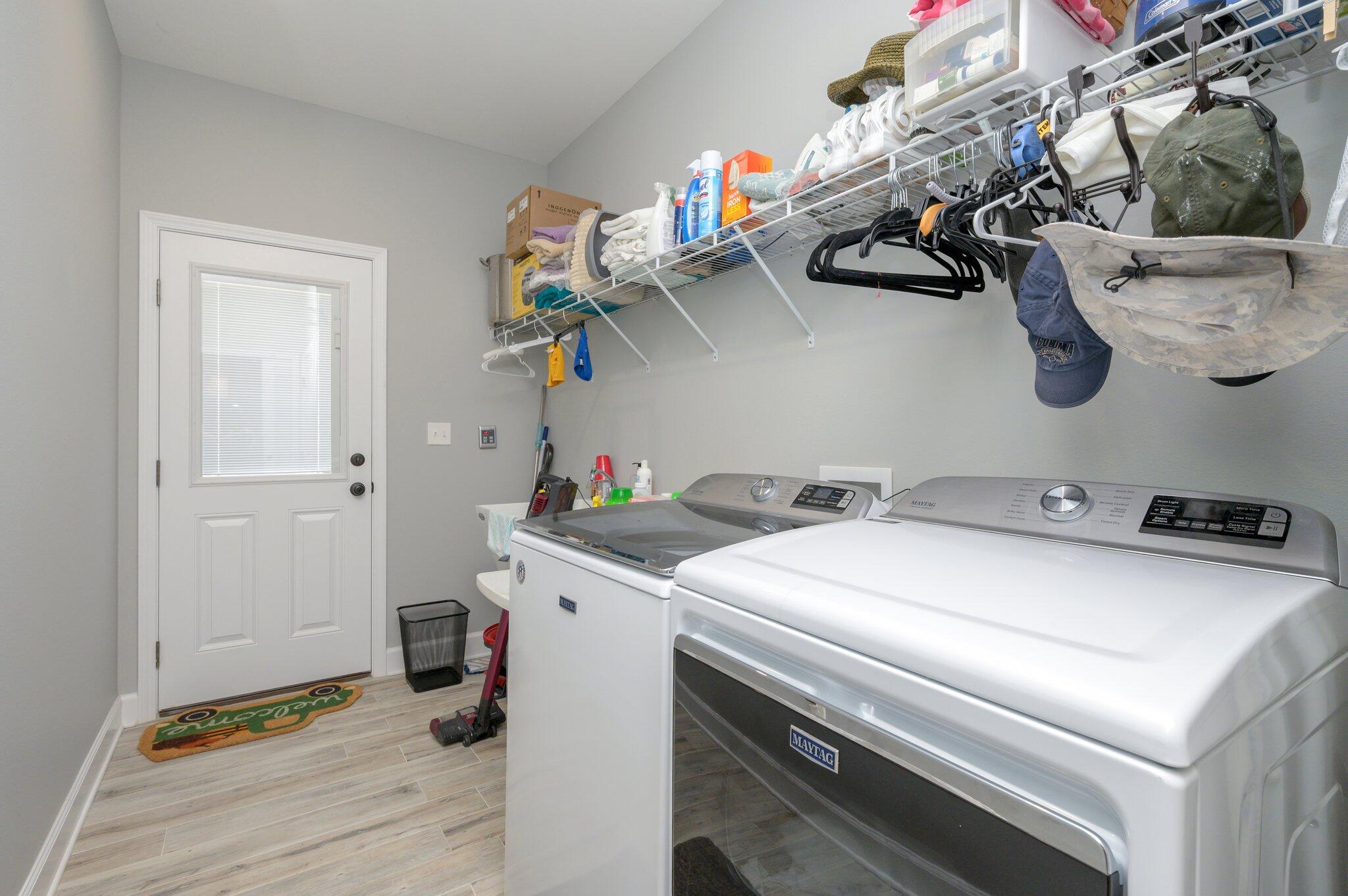 MIRROR LAKE - Residential