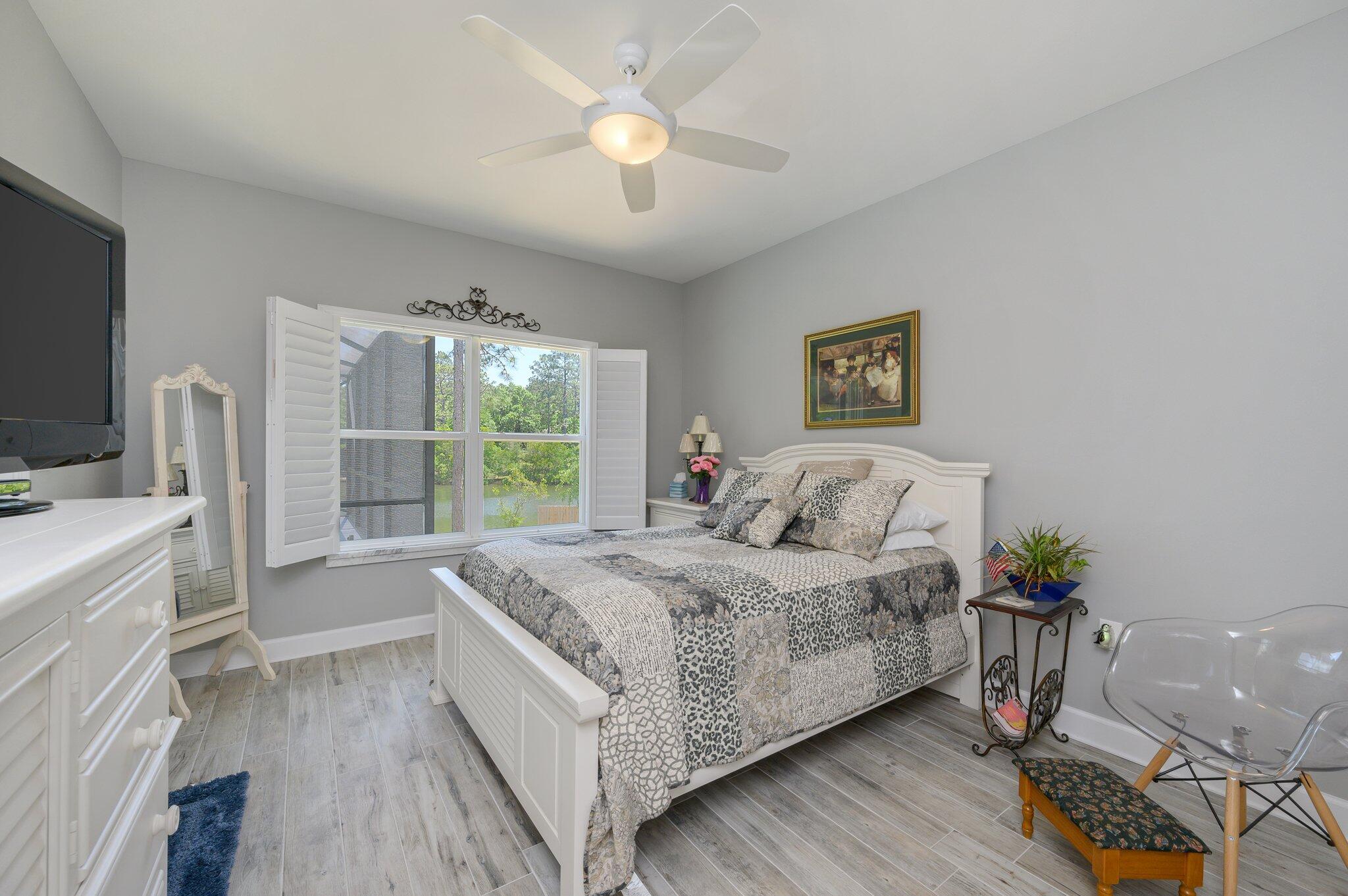 MIRROR LAKE - Residential