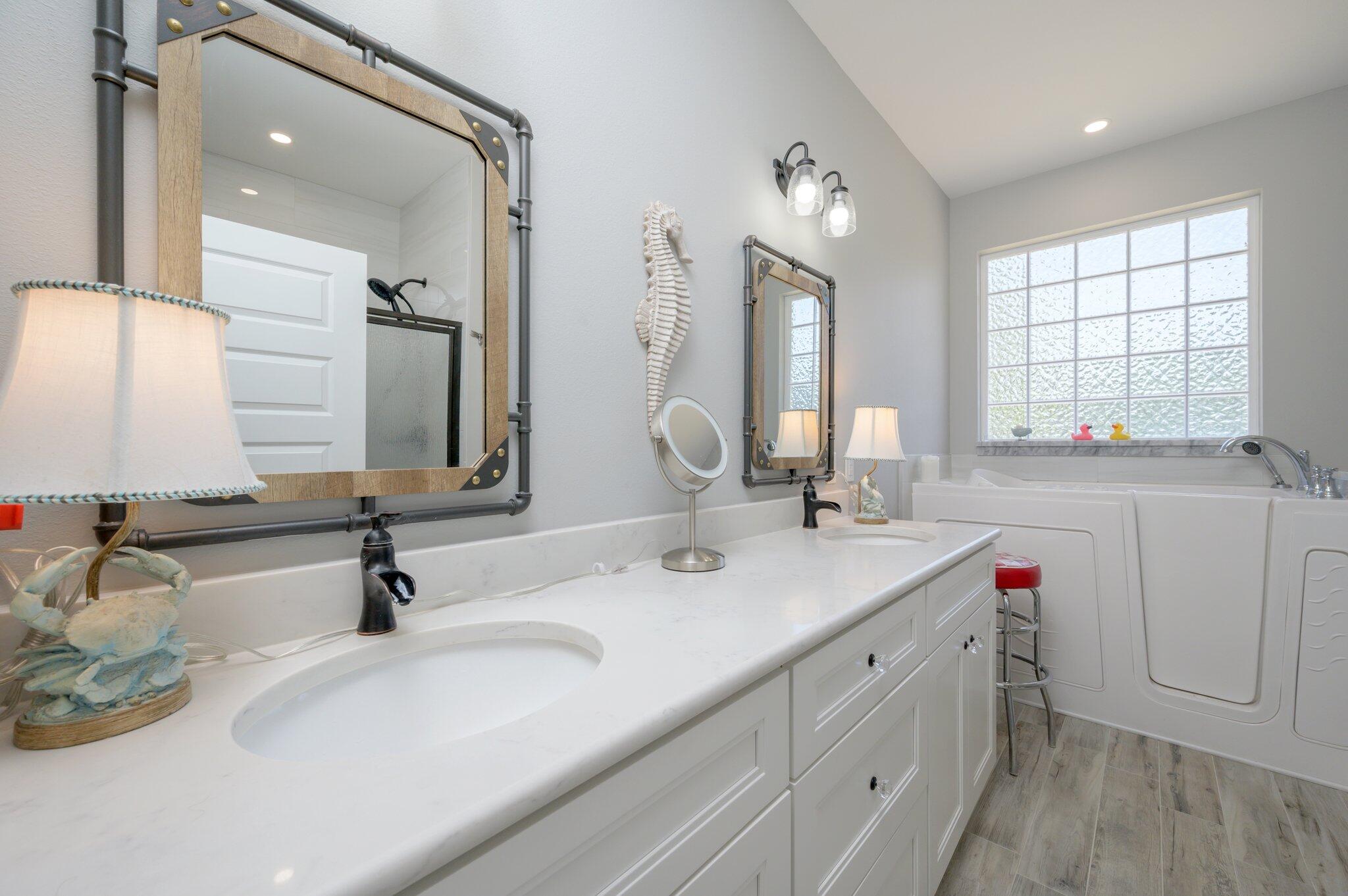 MIRROR LAKE - Residential