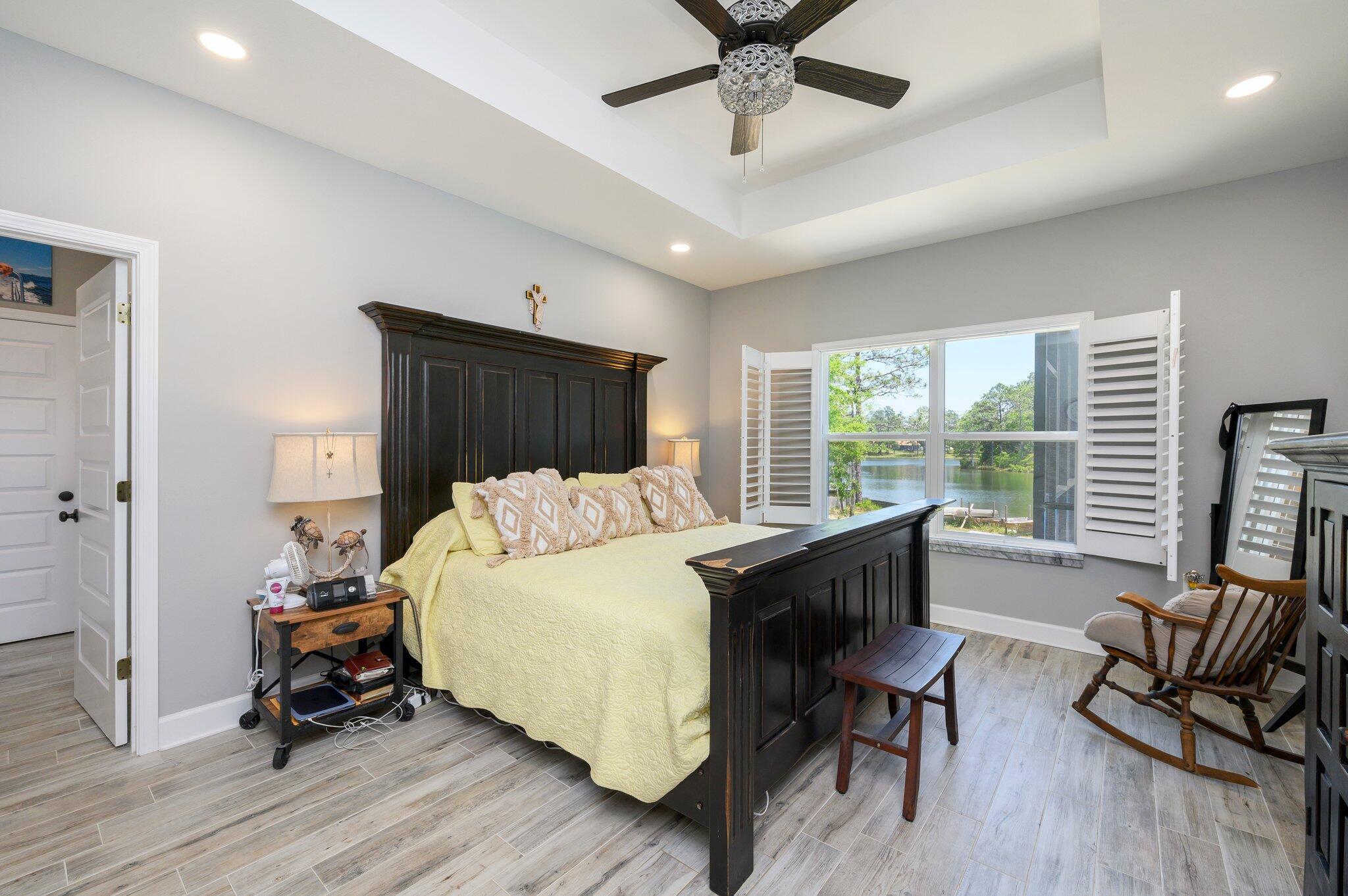 MIRROR LAKE - Residential