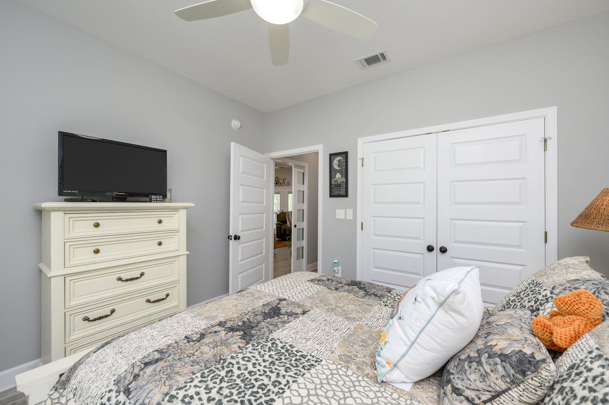 MIRROR LAKE - Residential