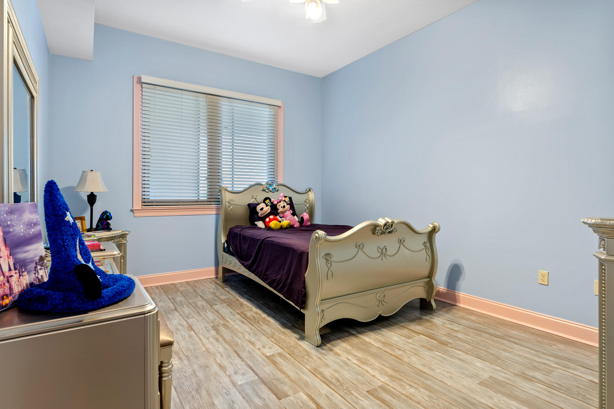 SIDES MORENO POINT WEST - Residential