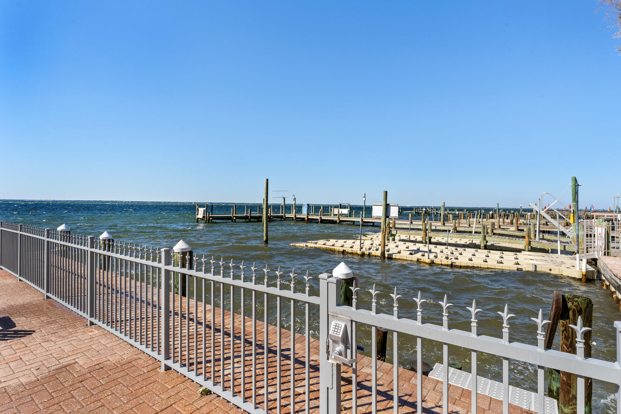 SIDES MORENO POINT WEST - Residential