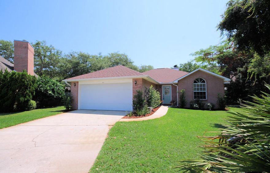 Well maintained 3 bedroom 2 bath brick contemporary in Indian Bayou Estates.Split open floorplan. New A/C (2016),New wood flooring(2016).New granite counter tops,newer Stainless appliances.Kitchen overlooks dining and living with fireplace.
large sceened patio,new lawn pump(2016).Great turn key home in the heart of Destin.Great value!!!