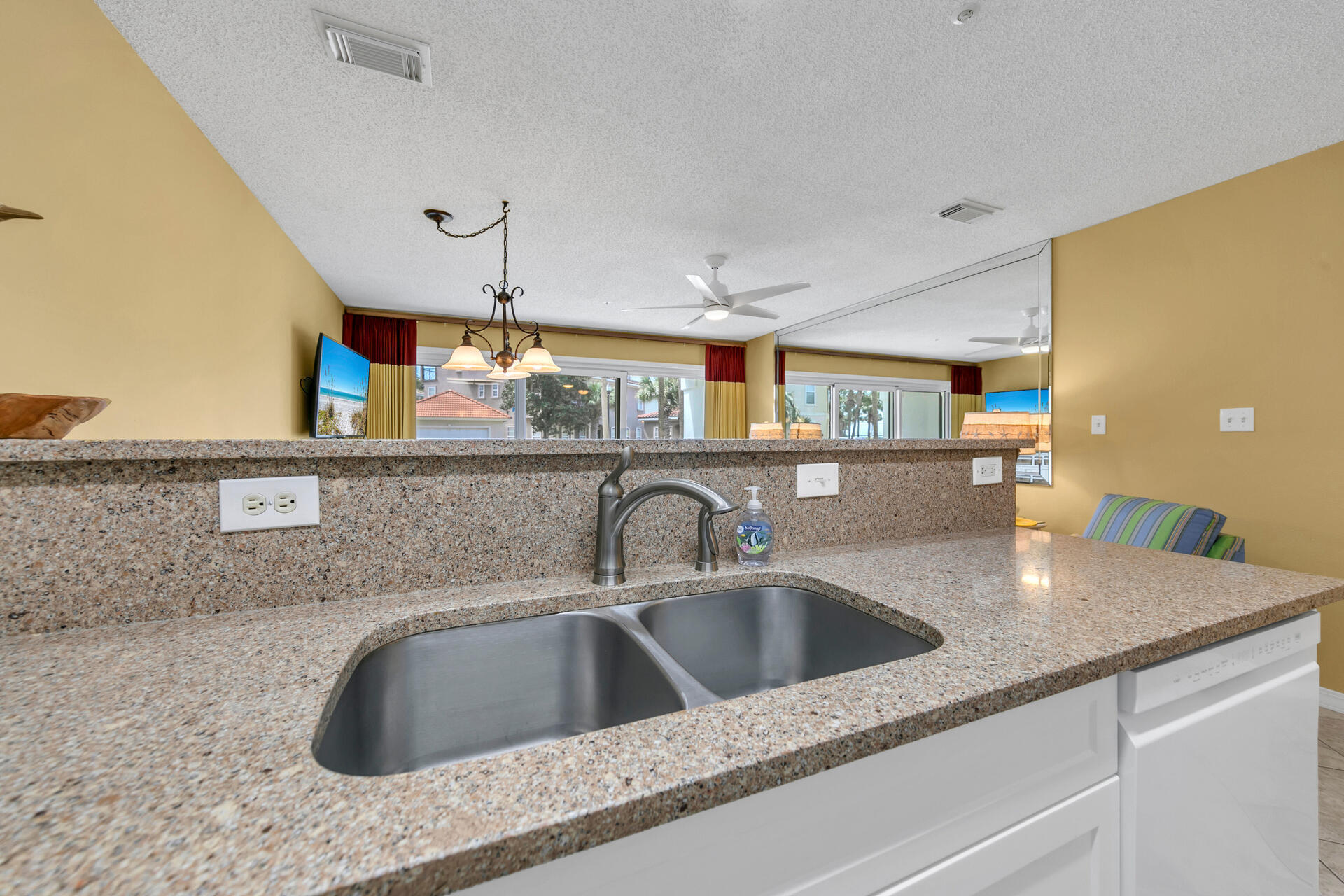 MARAVILLA CONDO 2 - Residential