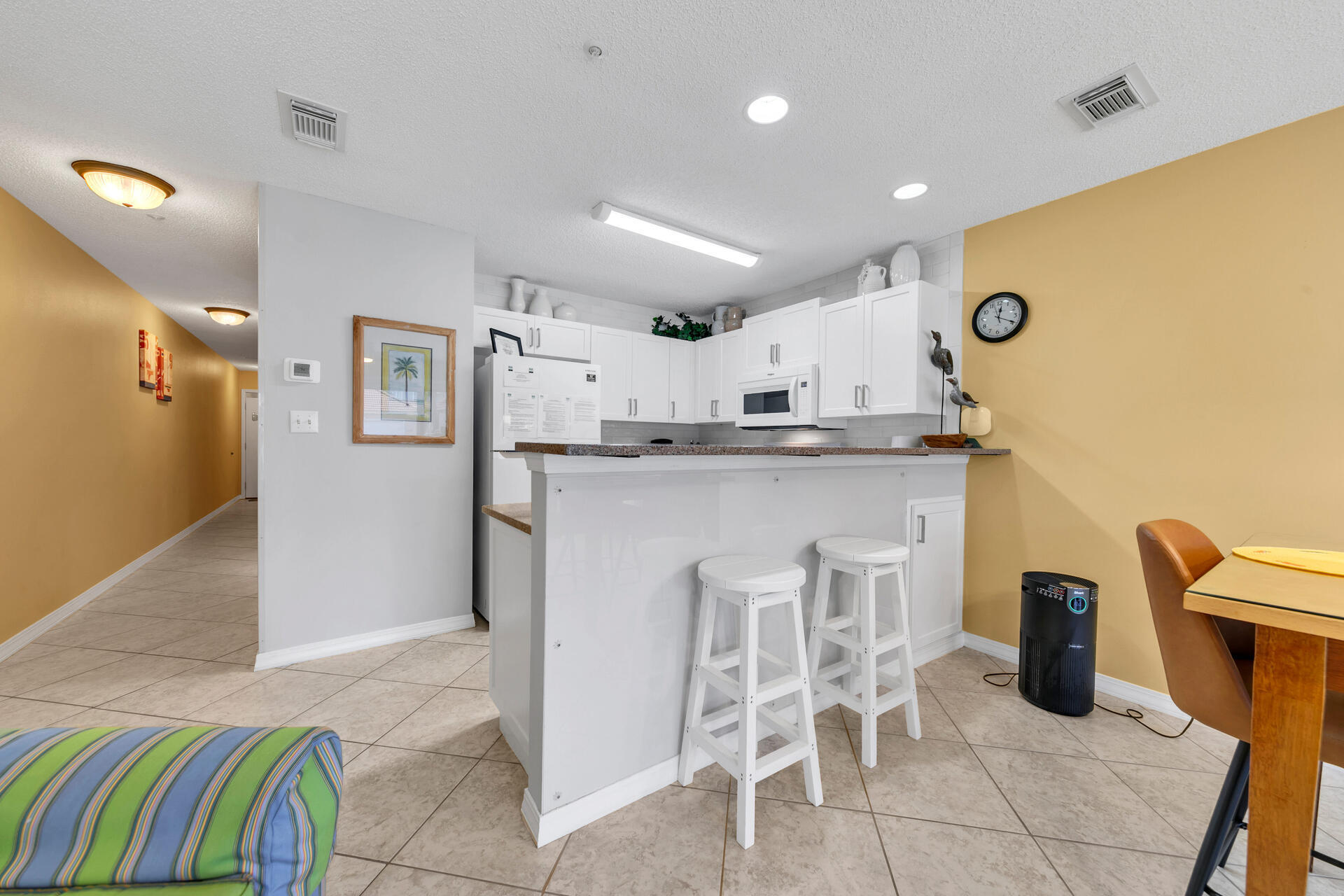 MARAVILLA CONDO 2 - Residential
