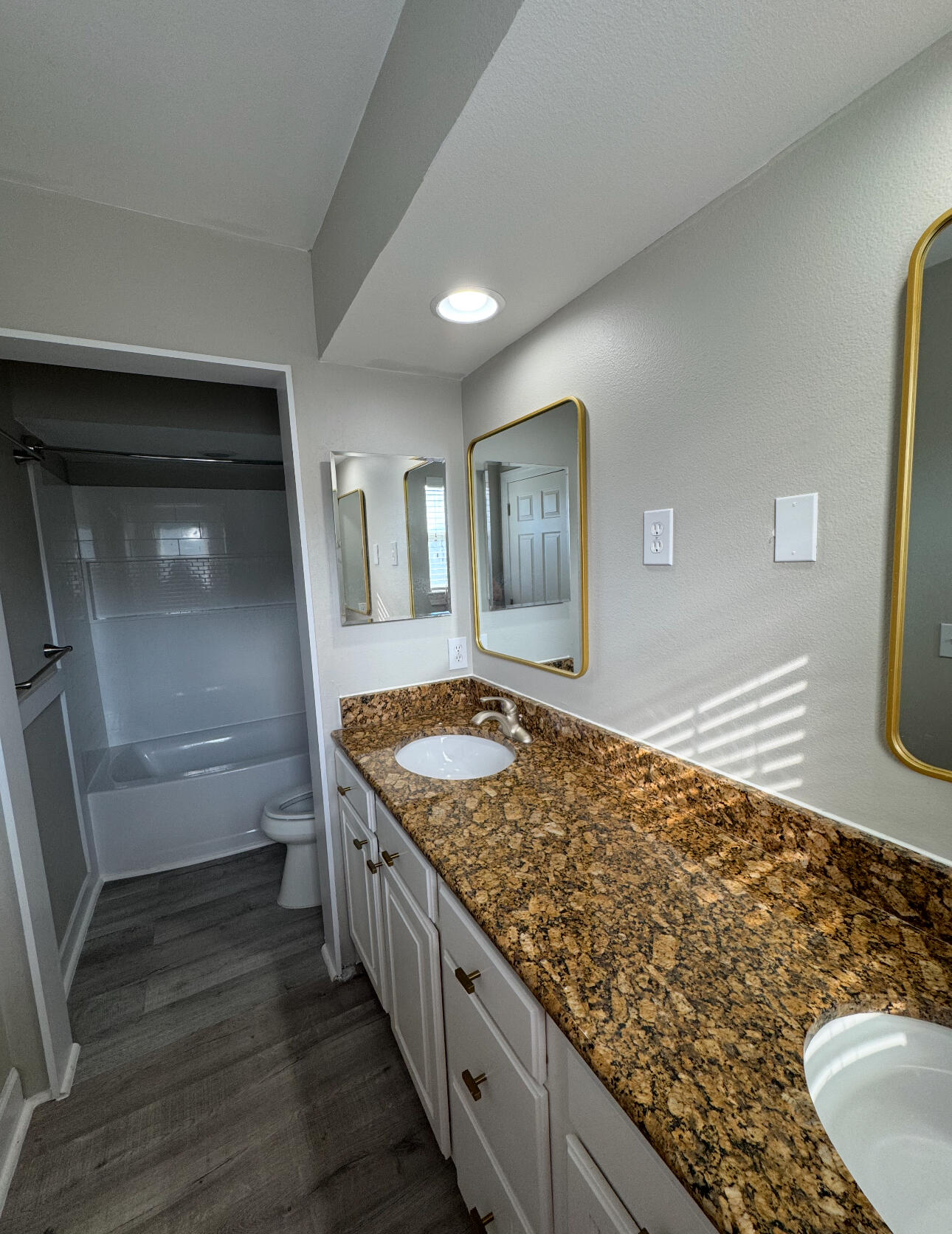 EAGLE BAY - Residential Lease