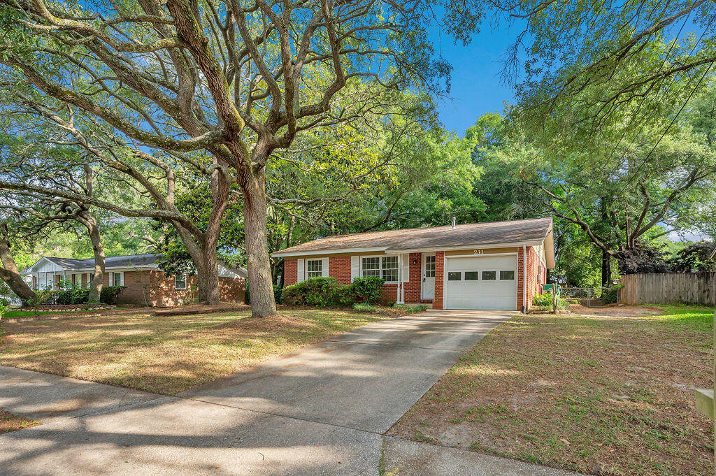 PINECREST HILLS - Residential